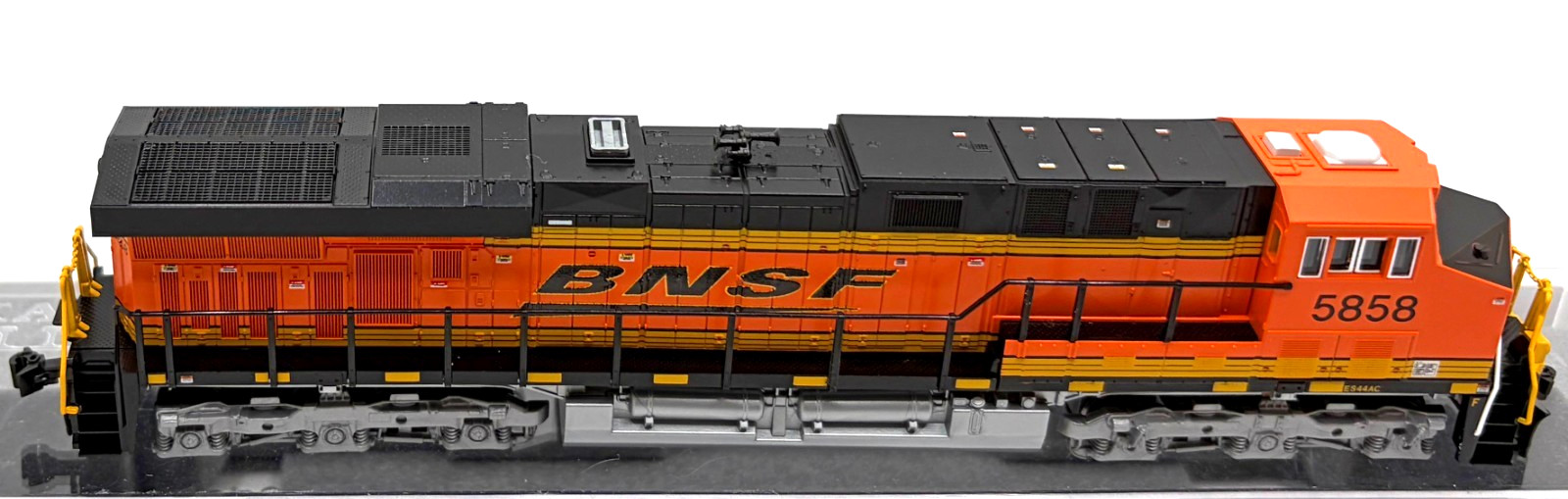 N KATO 176-8958 GE ES44AC BNSF # 5858
