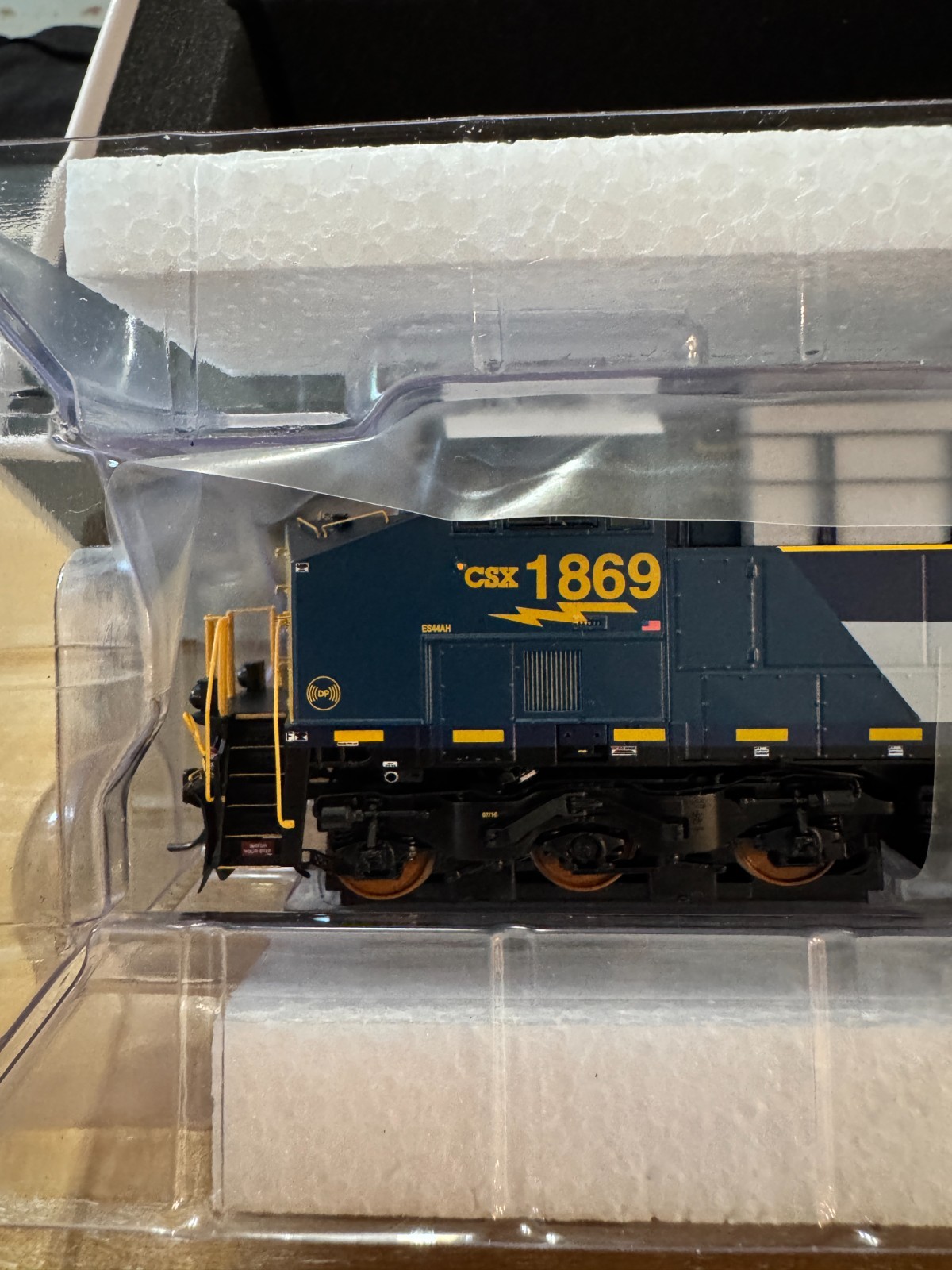 Scaletrains SXT39912 Rivet Counter ES44AH CSX (C&O) #1869 DCC/Sound SSS Speaker