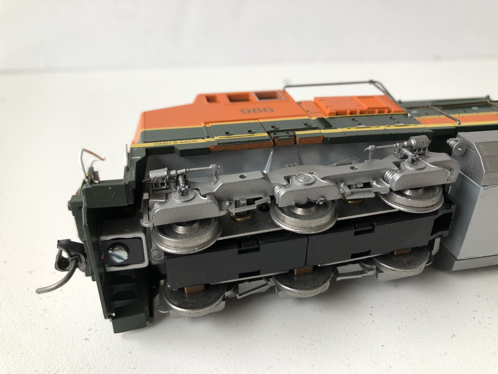 Athearn BNSF C44-9W #986 LED Lights Walkway HO Assembled