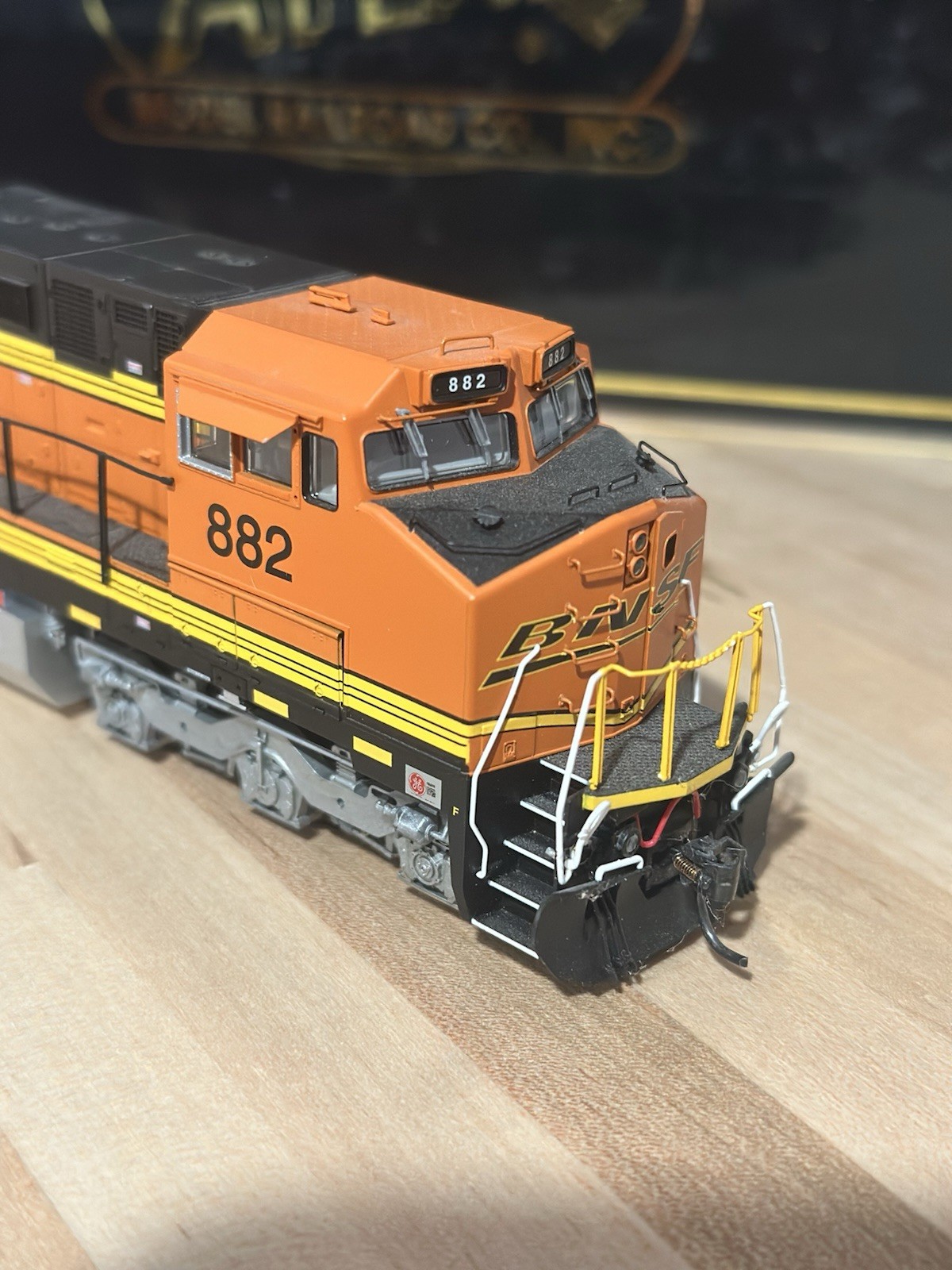 Atlas HO GE Dash 8-40CW BNSF #882 Master Series Gold DCC Sound Lightly Weathered