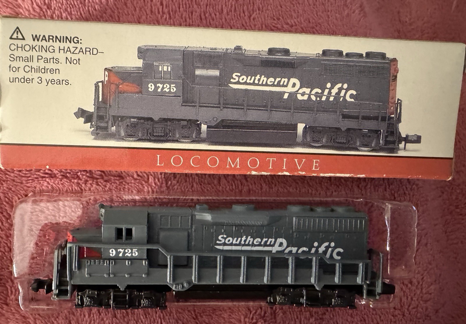 Southern Pacific Locomotive # 9725 Model Train No 418 High Speed N Scale w Box