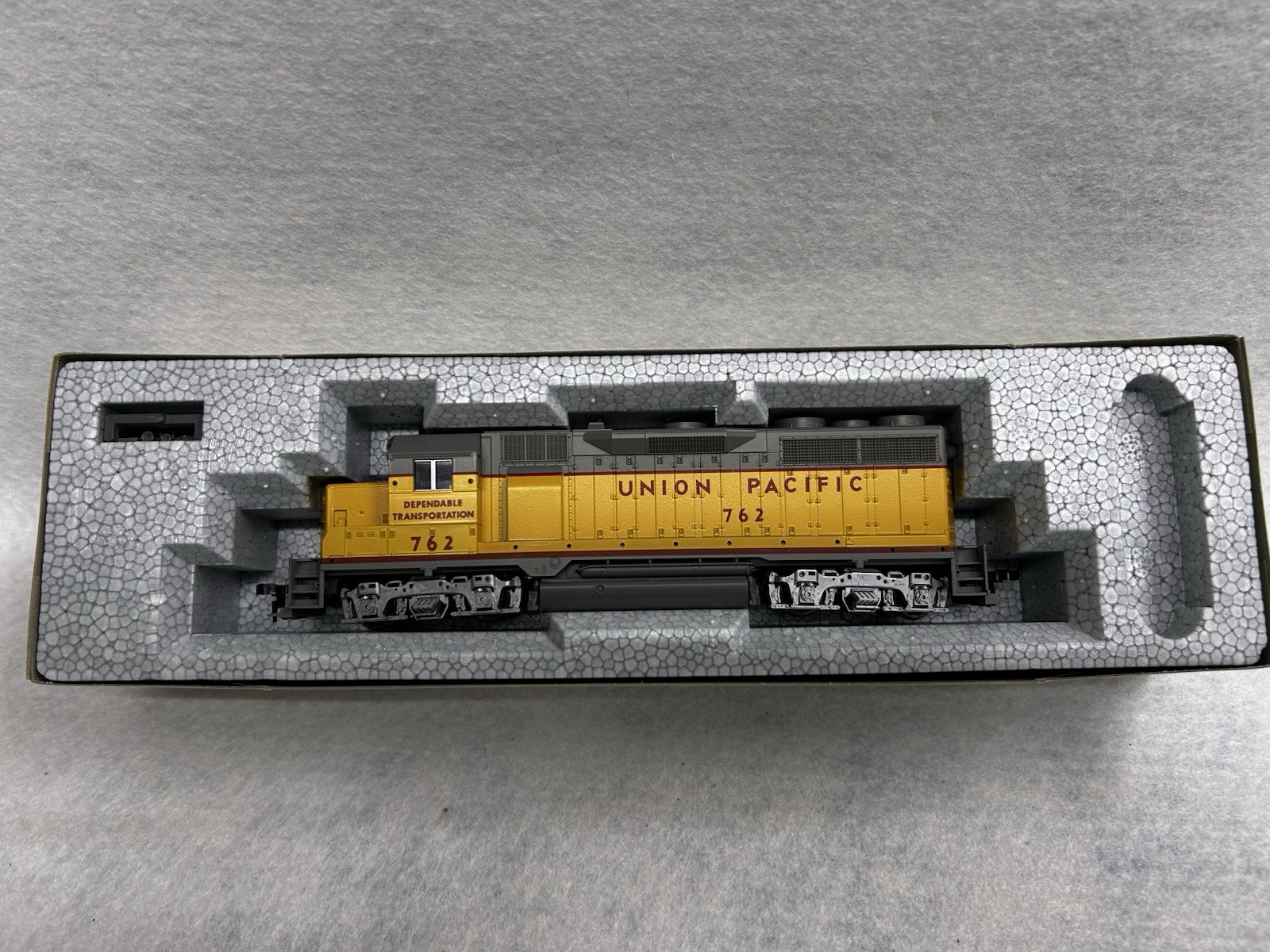 Beautiful KATO Union Pacific Railroad GP-35 Diesel Engine HO