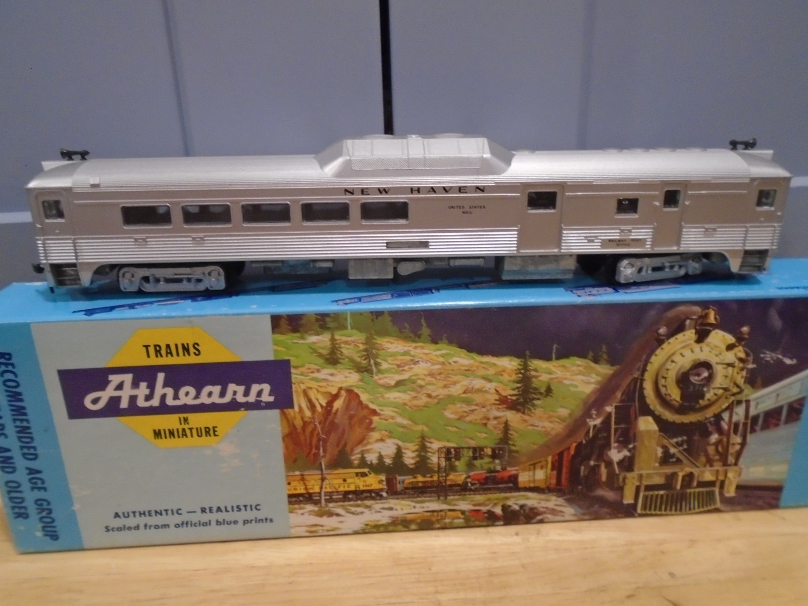 Athearn 2072 HO Scale New Haven RDC-1 Budd Car RTR Dummy Un-Powered NEW IN BOX