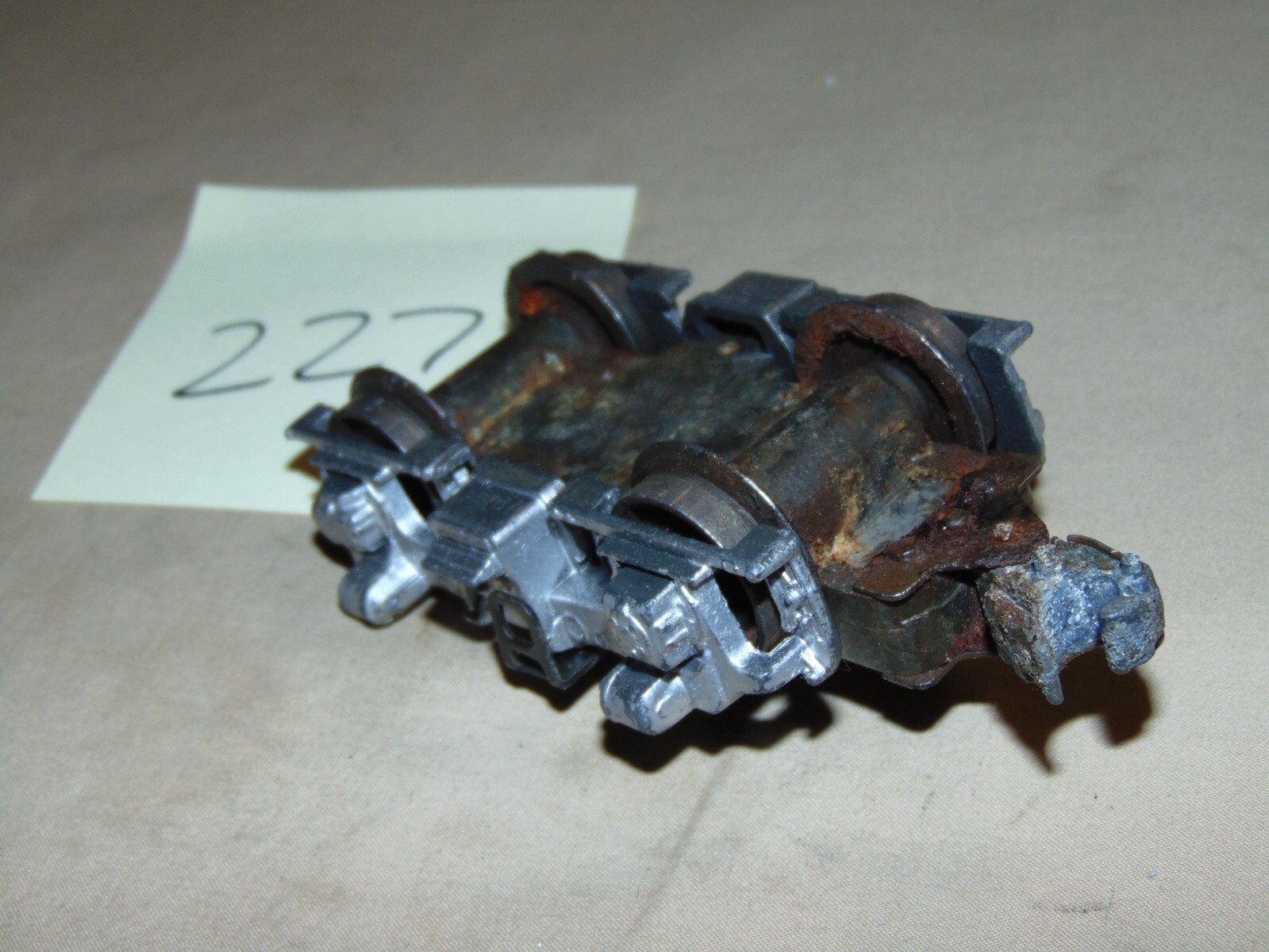 LIONEL 2343 – 2353 SANTA FE F-3 PLAIN REAR PLAIN COUPLER TRUCK #227