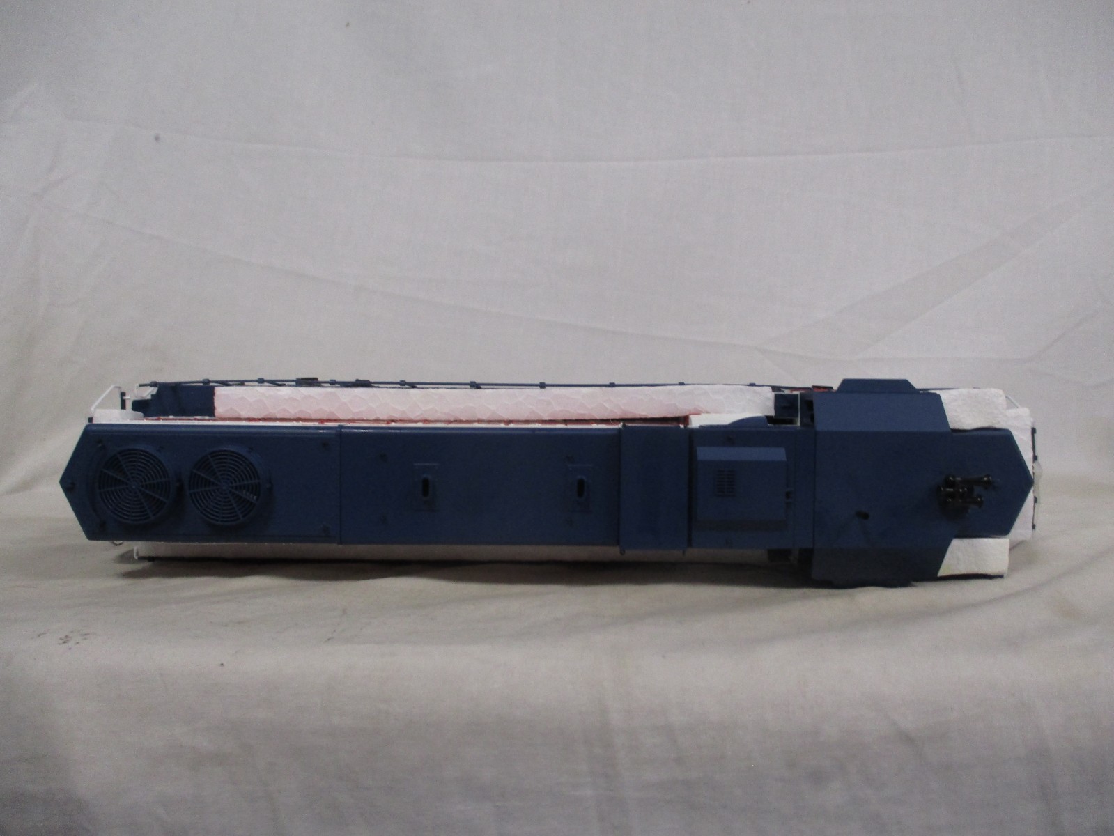 K-Line K2439-0262 Long Island RailRoad Scale GP38-2 Diesel Engine #262 O-Gauge