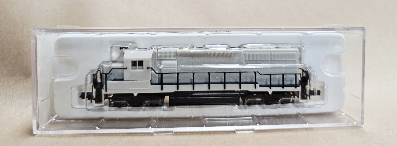 N Scale ATLAS 48601 Undecorated GP40-2 Locomotive / NEW