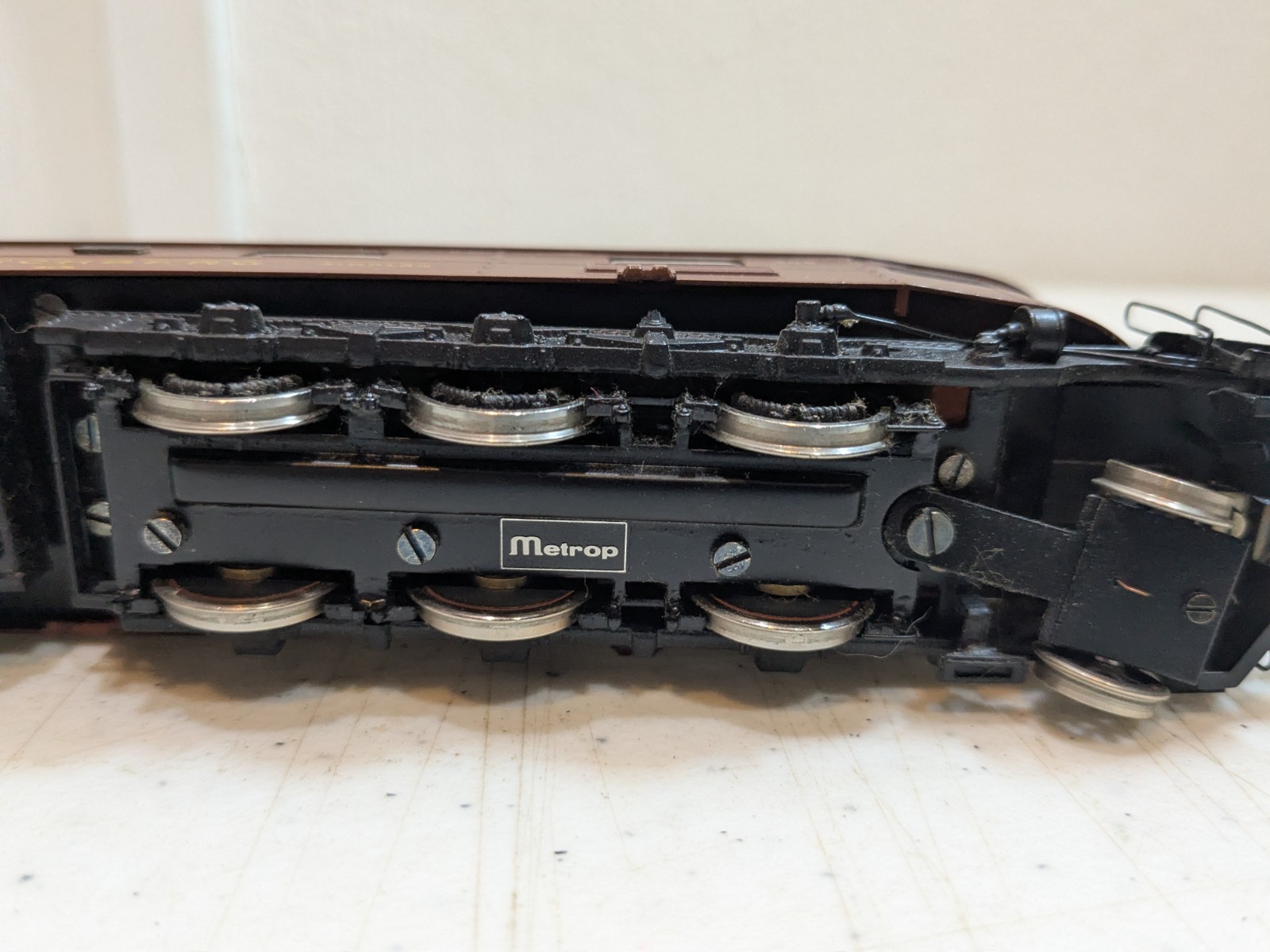 Metropolitan 698 – BLS #205 Ae 6/8 Electric Locomotive – HO Scale
