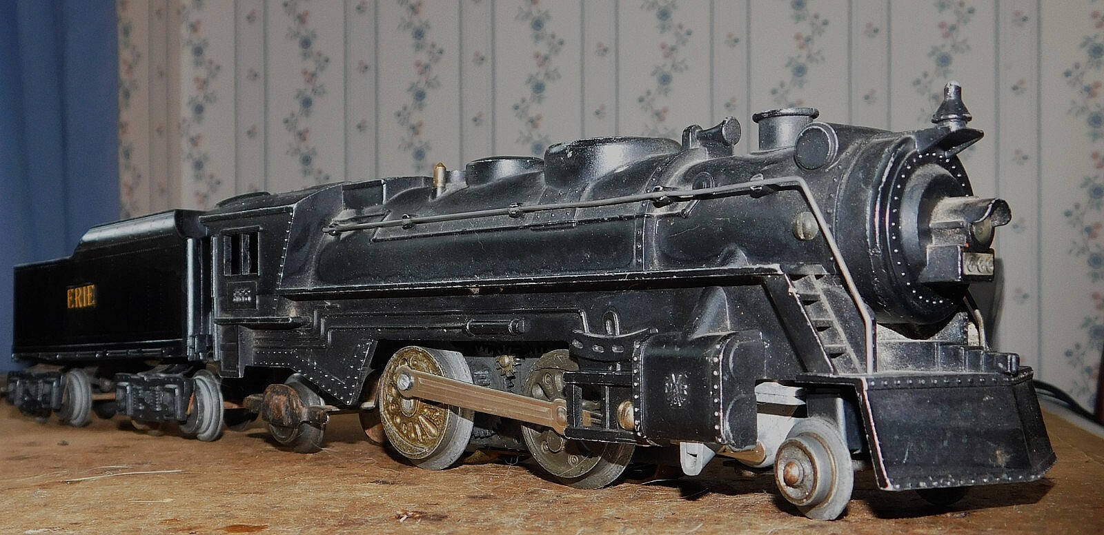 MARX 2-4-2 Cylinder Smoke Loco ~ ERIE Railway ~ Double-Reduction Rd# 666 O-27