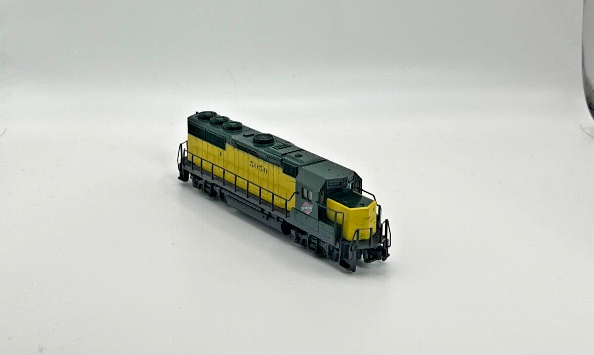 N Scale KATO 176-012 GP 50 Chicago and Northwestern Locomotive not org Box