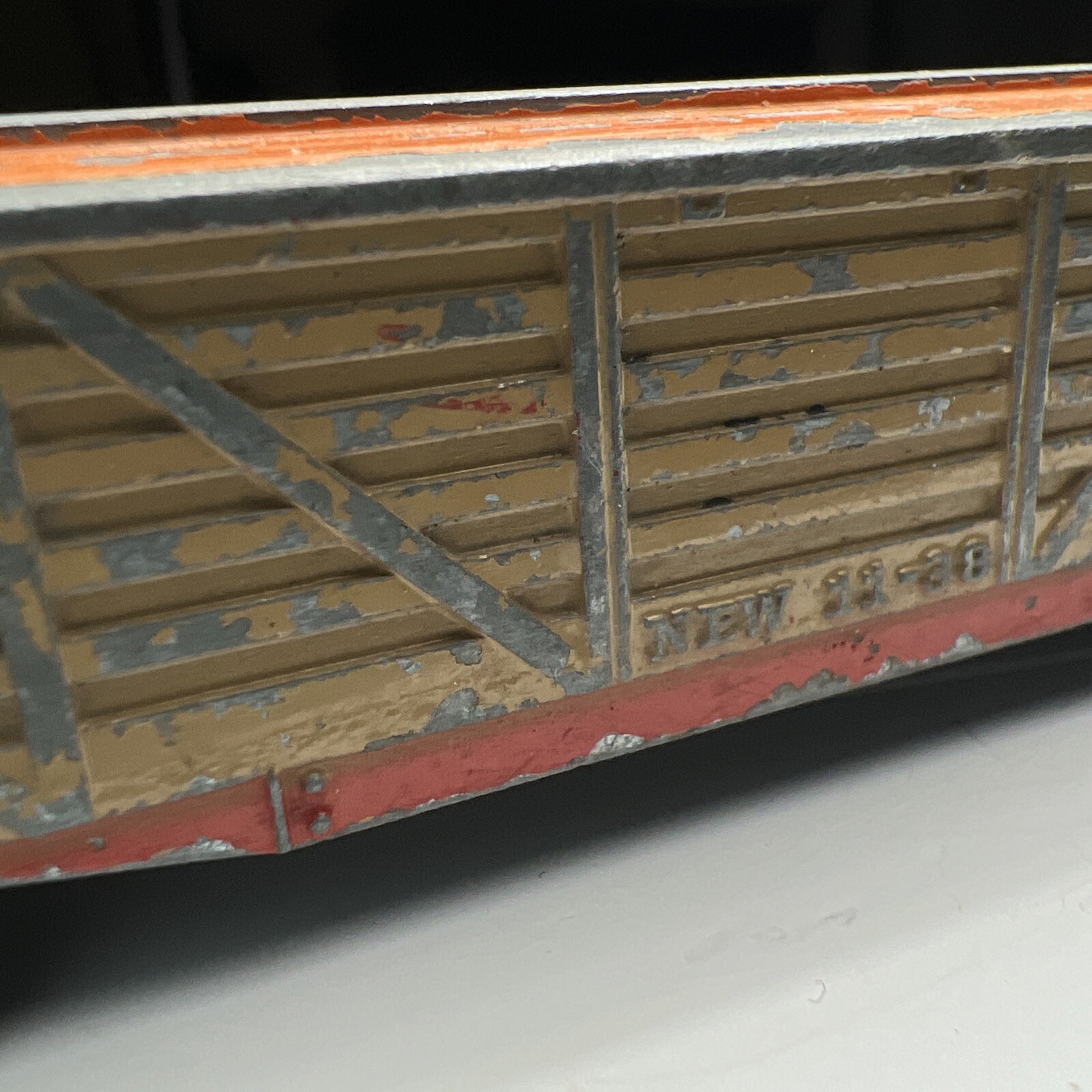 vtg 1939 TOOTSIETOY Train PIONEER STOCK SHIPPERS CAR RAILROAD 5 Inch Orange