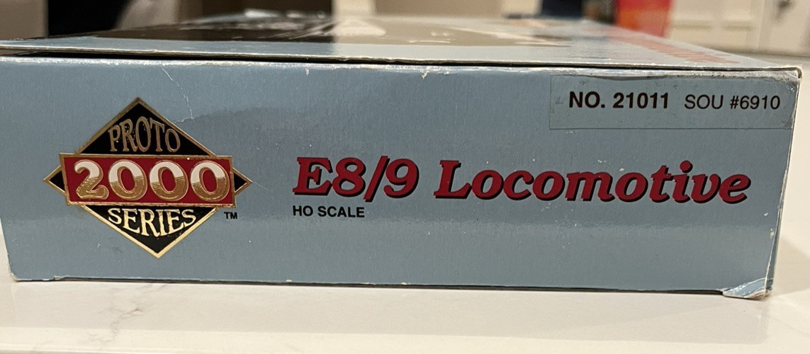 HO PROTO 2000, #6910 EMD E8/9 Southern, Tuxedo Scheme, w/MARS light, 21011, Read