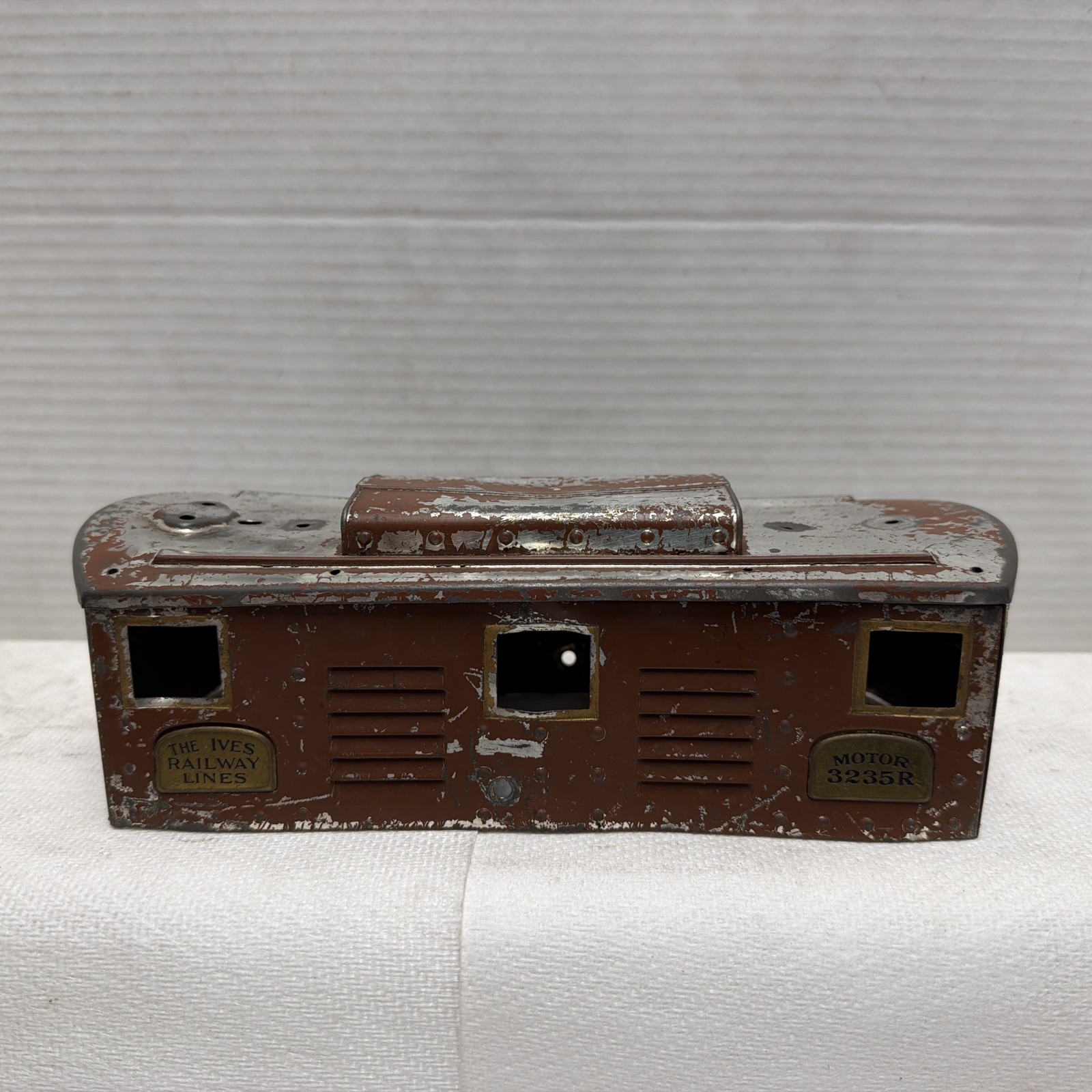 VINTAGE IVES RAILWAY LINES STANDARD GAUGE 3235R LOCOMOTIVE FRAME & SHELL