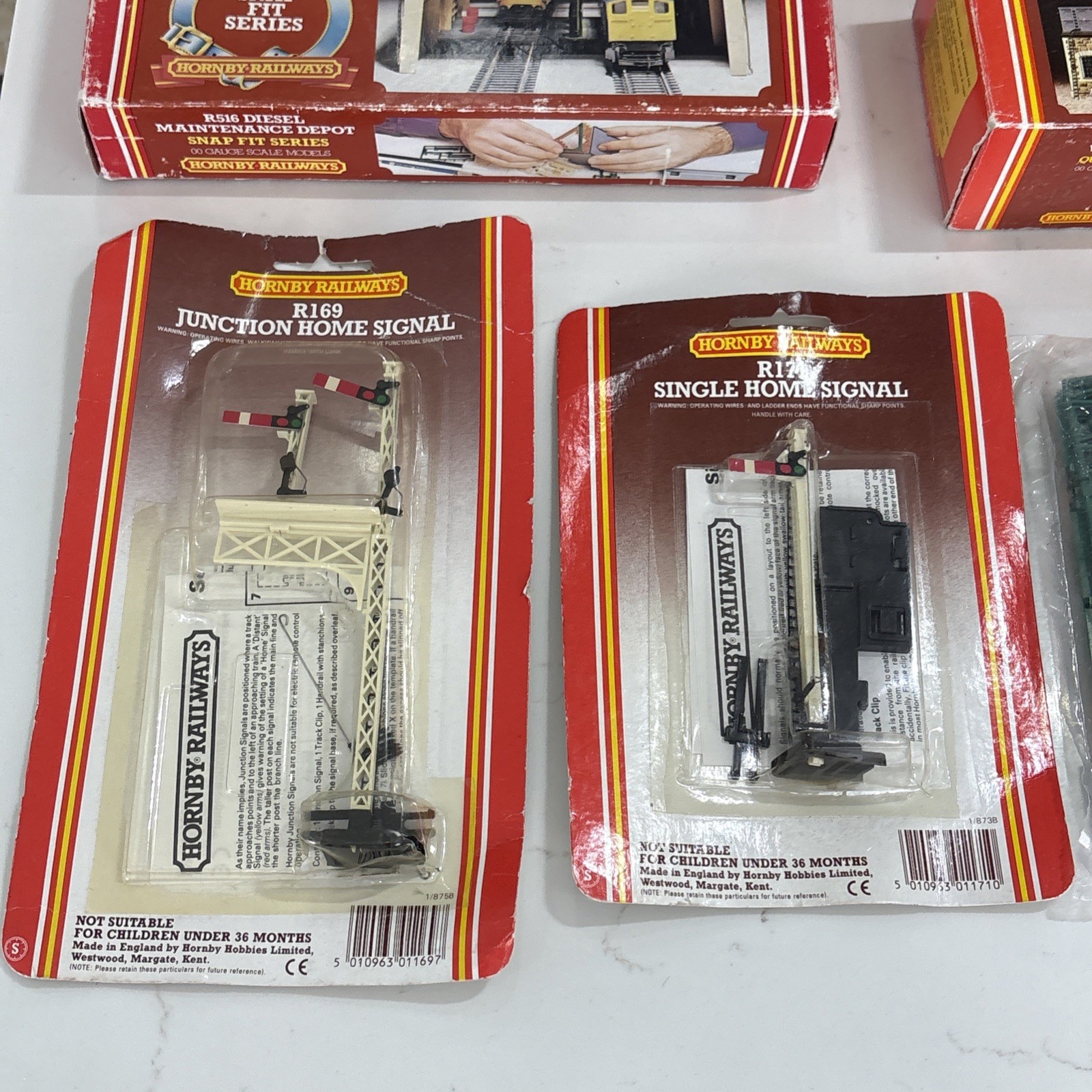 Huge lot of hornby railways Miniatures, Trains, Tracks, Quick Fits 31 Piece Set