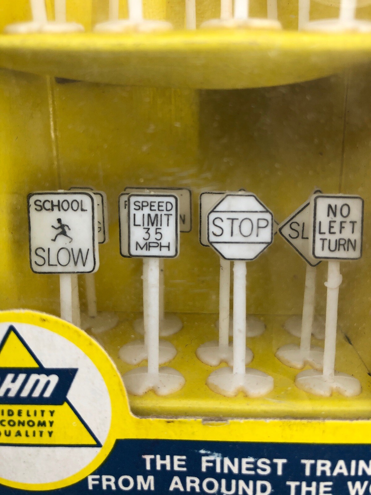 AHM Accessories Your HO Scale Model Trains – Assorted RR & Traffic Signs + Atlas