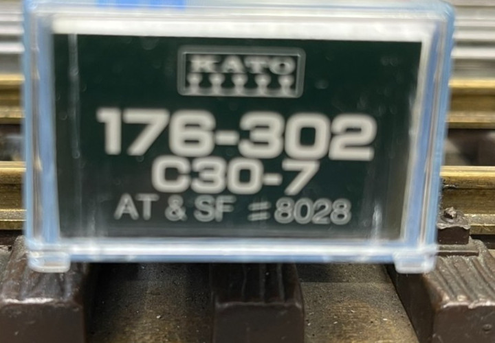 Kato 176-302 N Scale Santa Fe C30-7 road #8028 DC Version