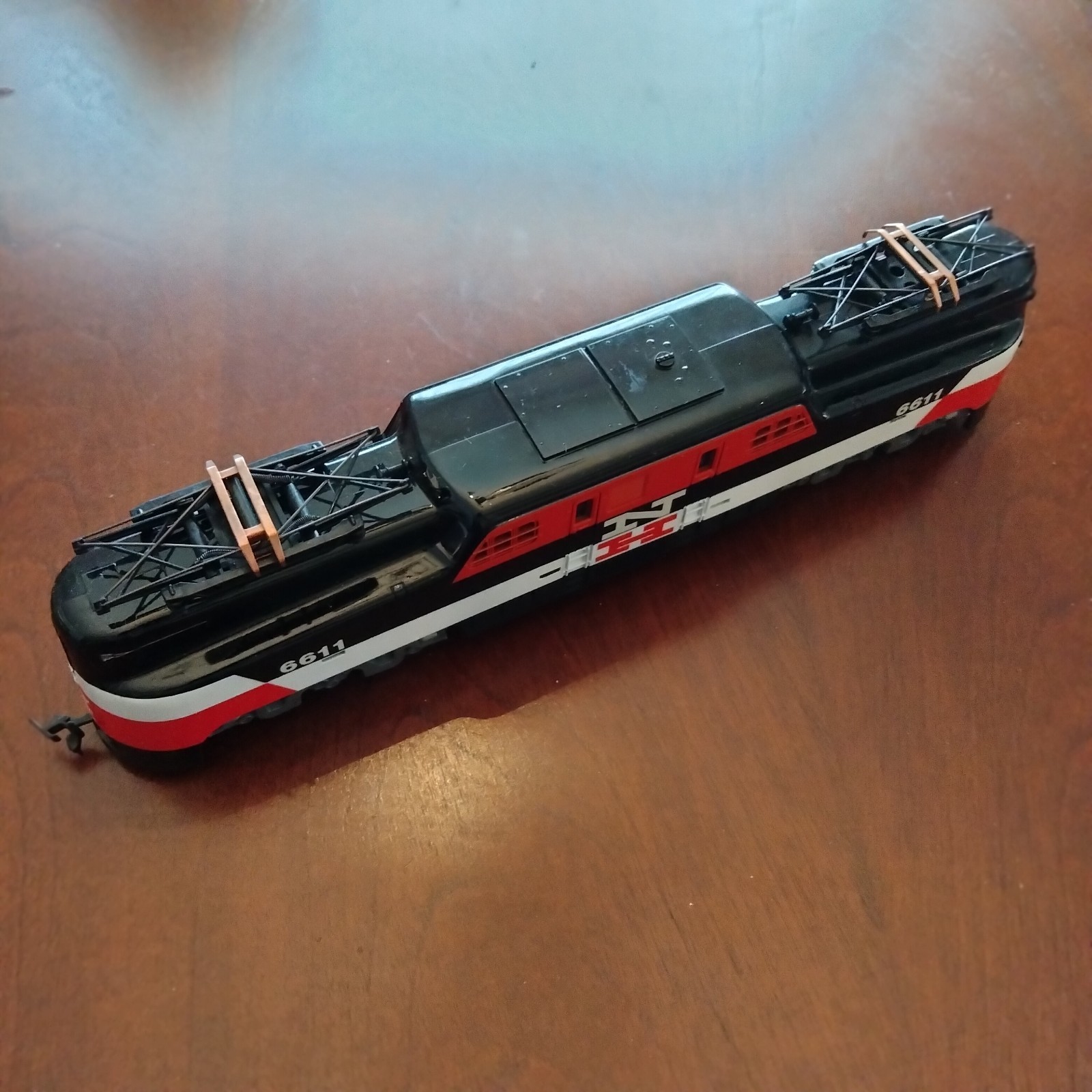 Tyco HO 251-28 New Haven GG1 Electric Locomotive Black/Orange/White NOS