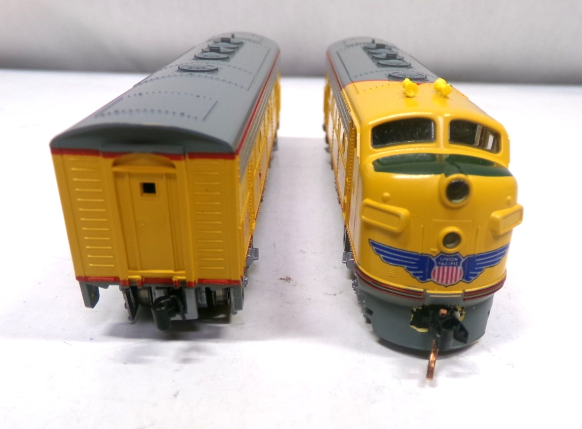 N scale Kato Union Pacific F7 A+B diesel engine set in orig box (lot N 185)