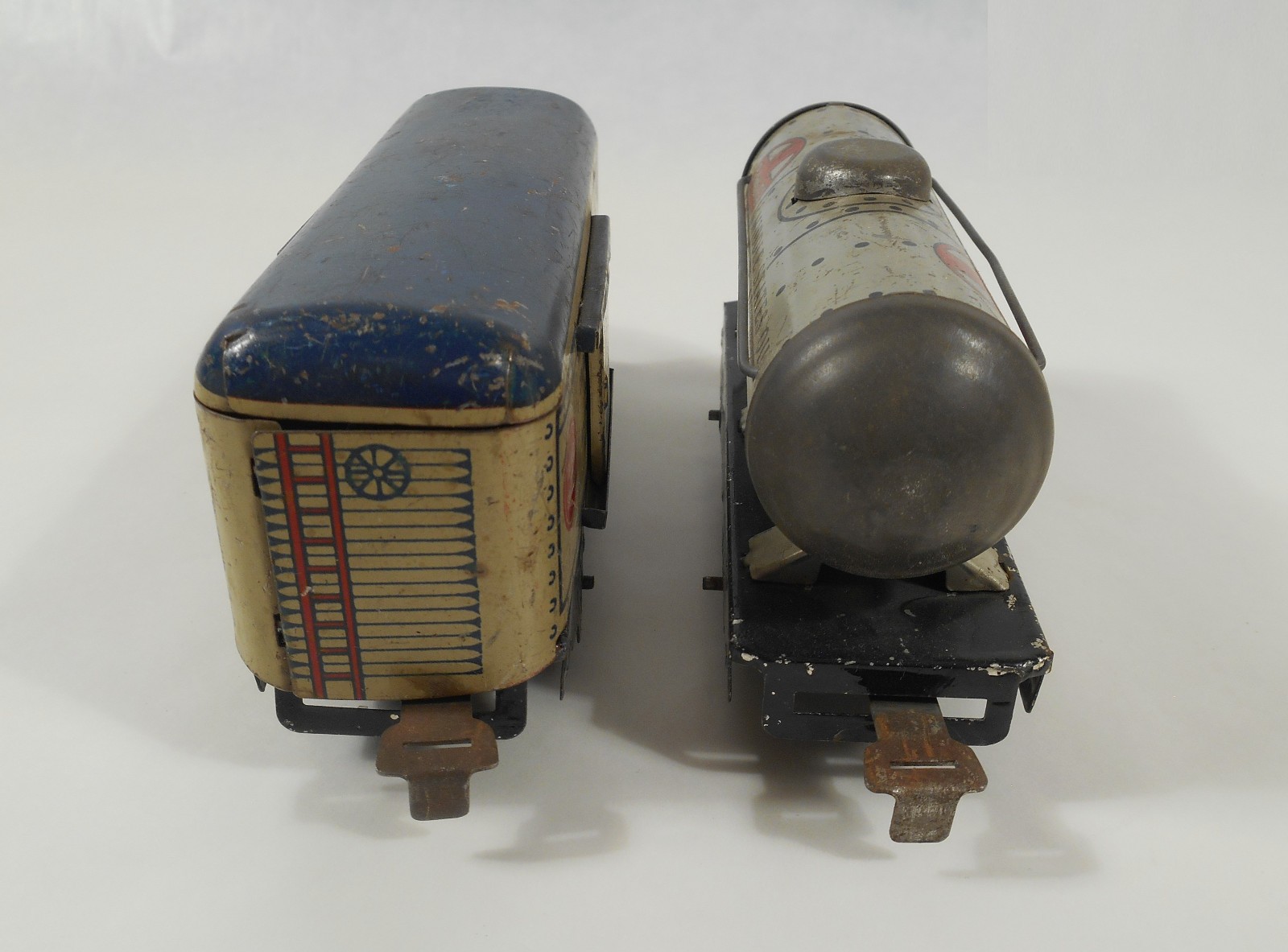 Vintage Louis Marx Tin Litho Steam Locomotve 897 + Tender & 3 Litho Cars