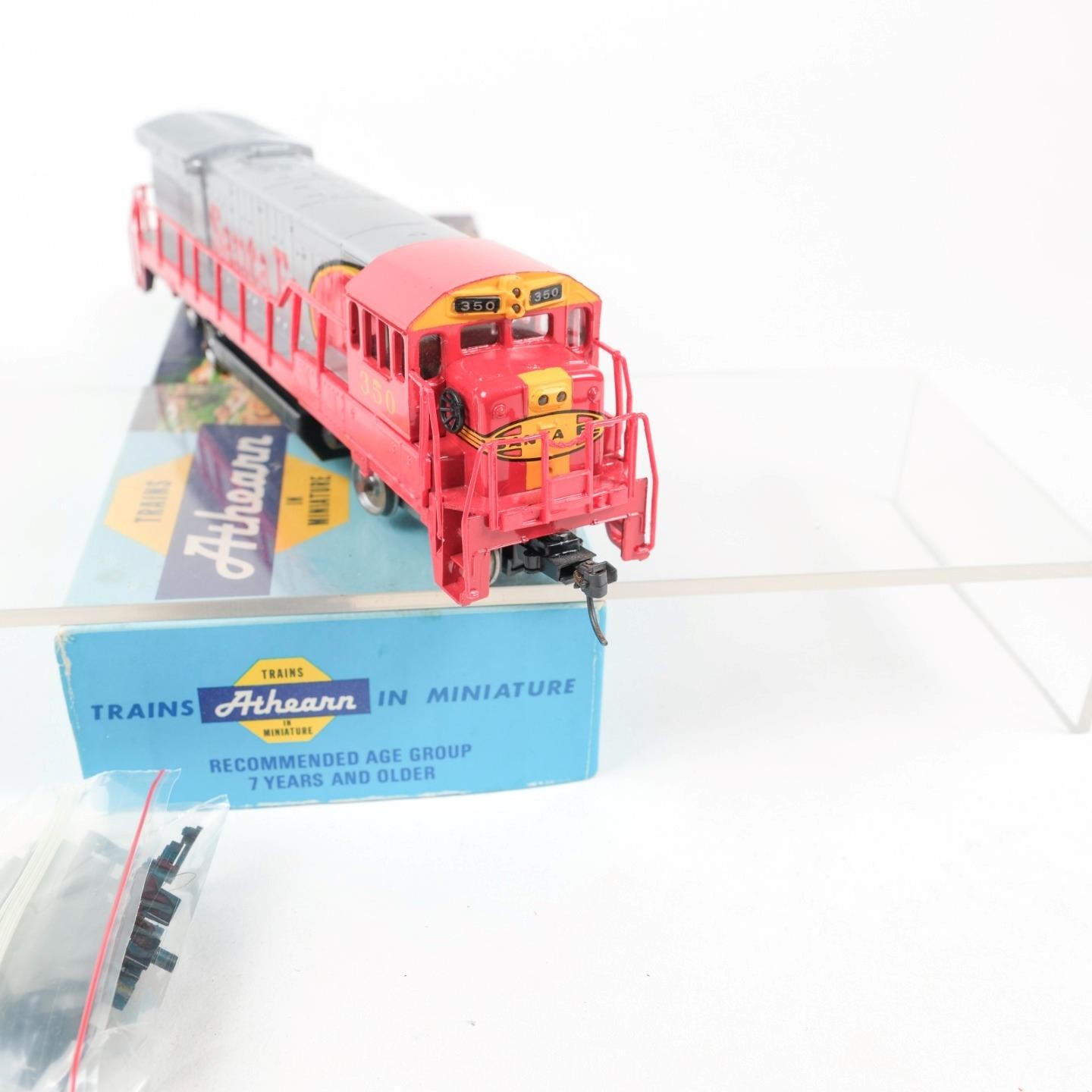 Bachmann HO Scale Santa Fe ATSF #350 U36B Diesel Locomotive Athearn Motor
