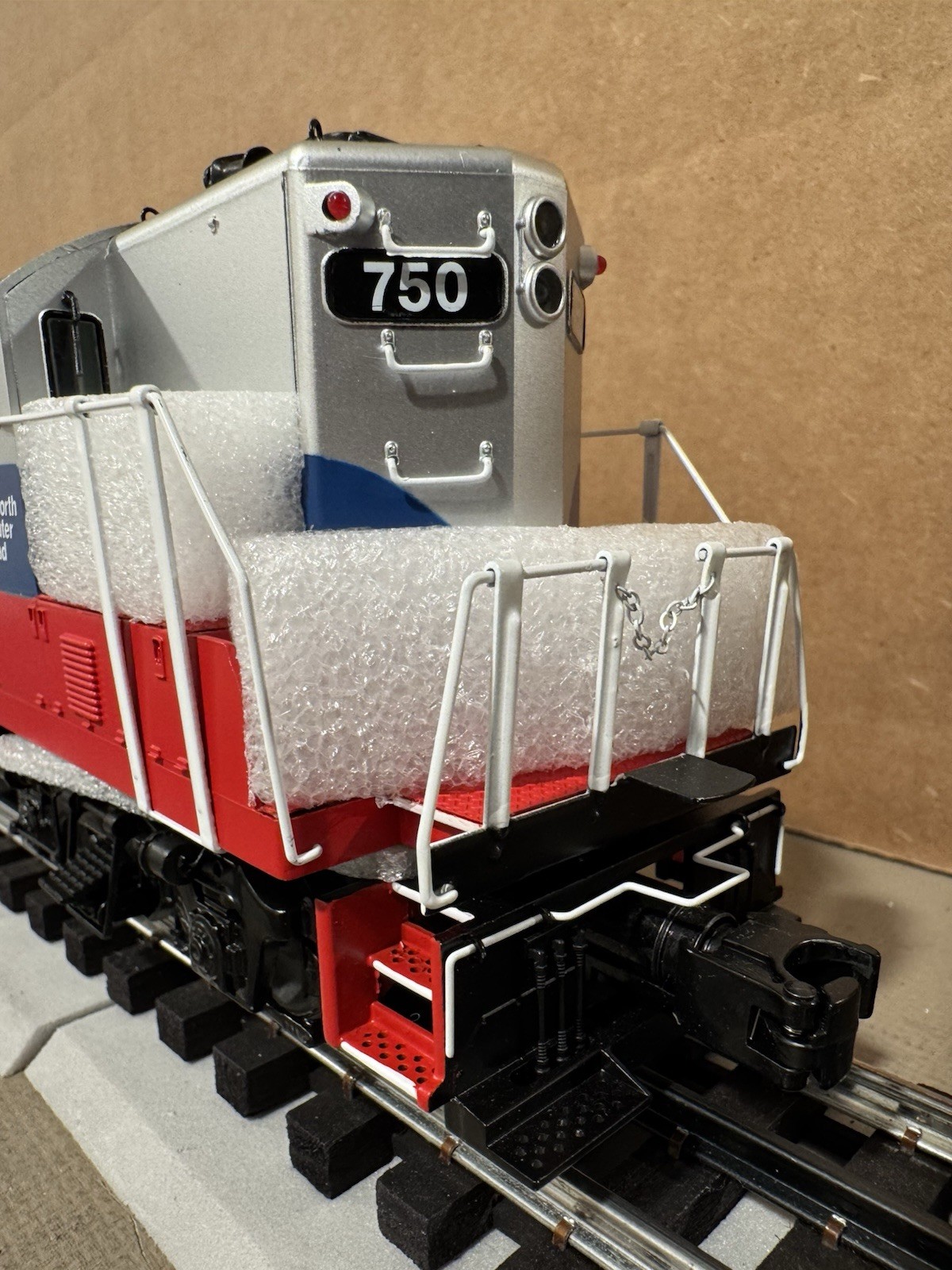MTH Premier 20-22016-1 O Scale Metro North GP9 Diesel w/ Torpedo Tubes, Cab# 750