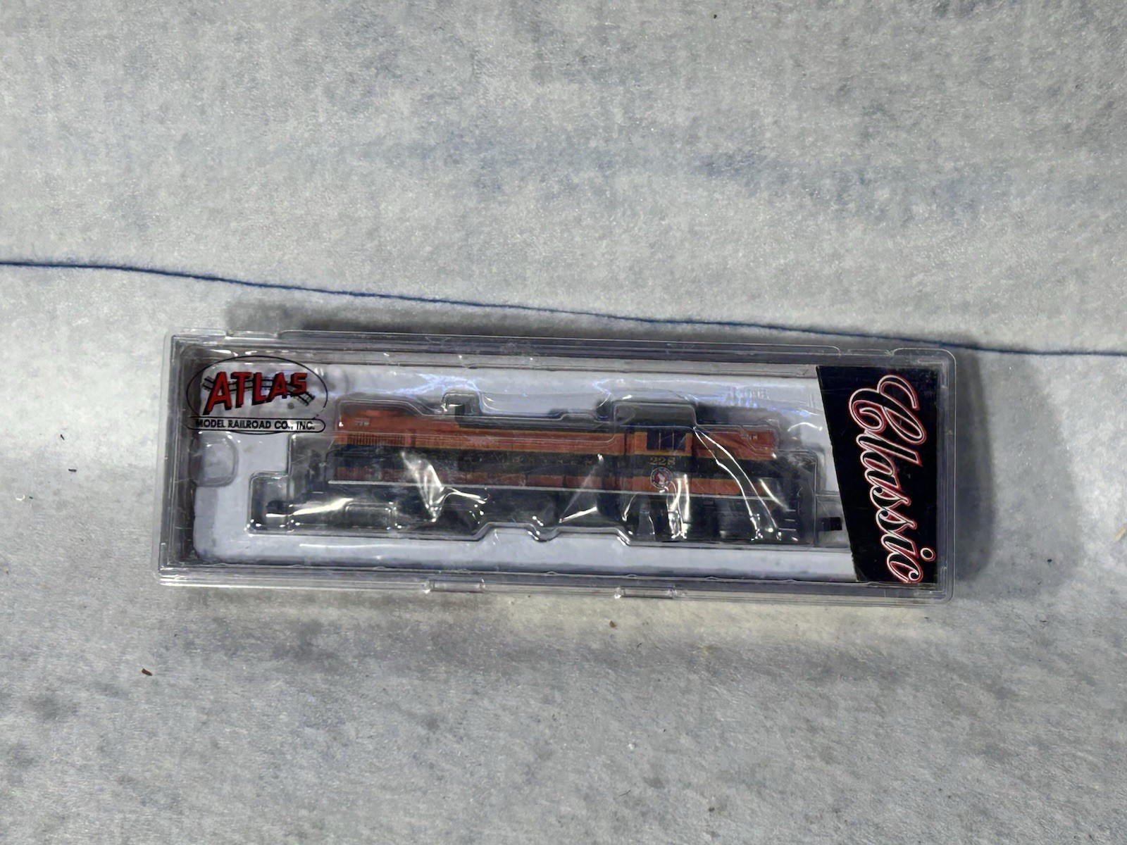 Colorful Atlas Classic Great Northern RR Alco RS-3 Loco N Gauge