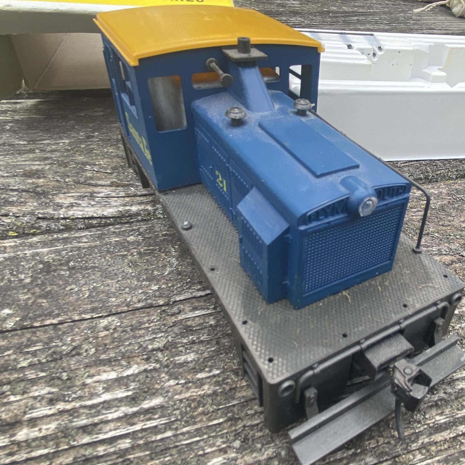 Atlas O Gauge Switcher Locomotive Santa Fe 6121 Analog Blue Yellow Gray