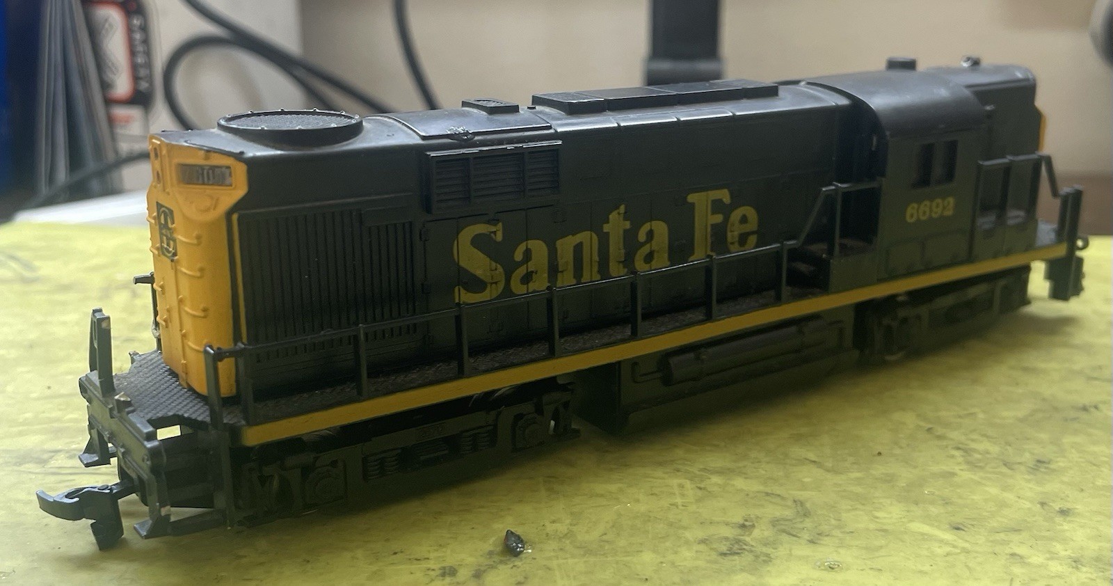 Model Power Santa Fe #6692 RS-11 Locomotive Diesel Switcher Serviced Lot A04