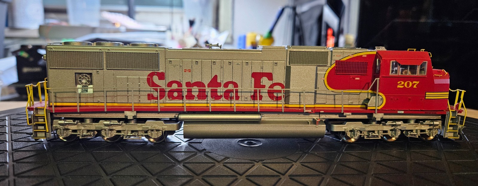 Athearn Genesis Santa Fe SD75M / Road No. 207