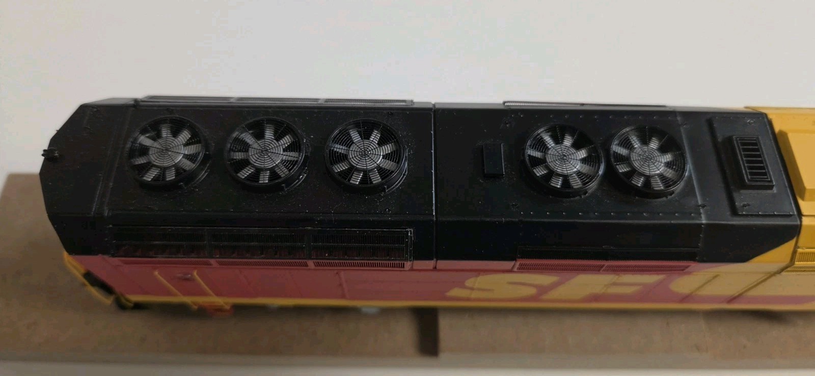 Athearn Genesis HO ATHG67658 F45 Santa Fe #5957 Kodachrome Tsunami Sound DCC/DC