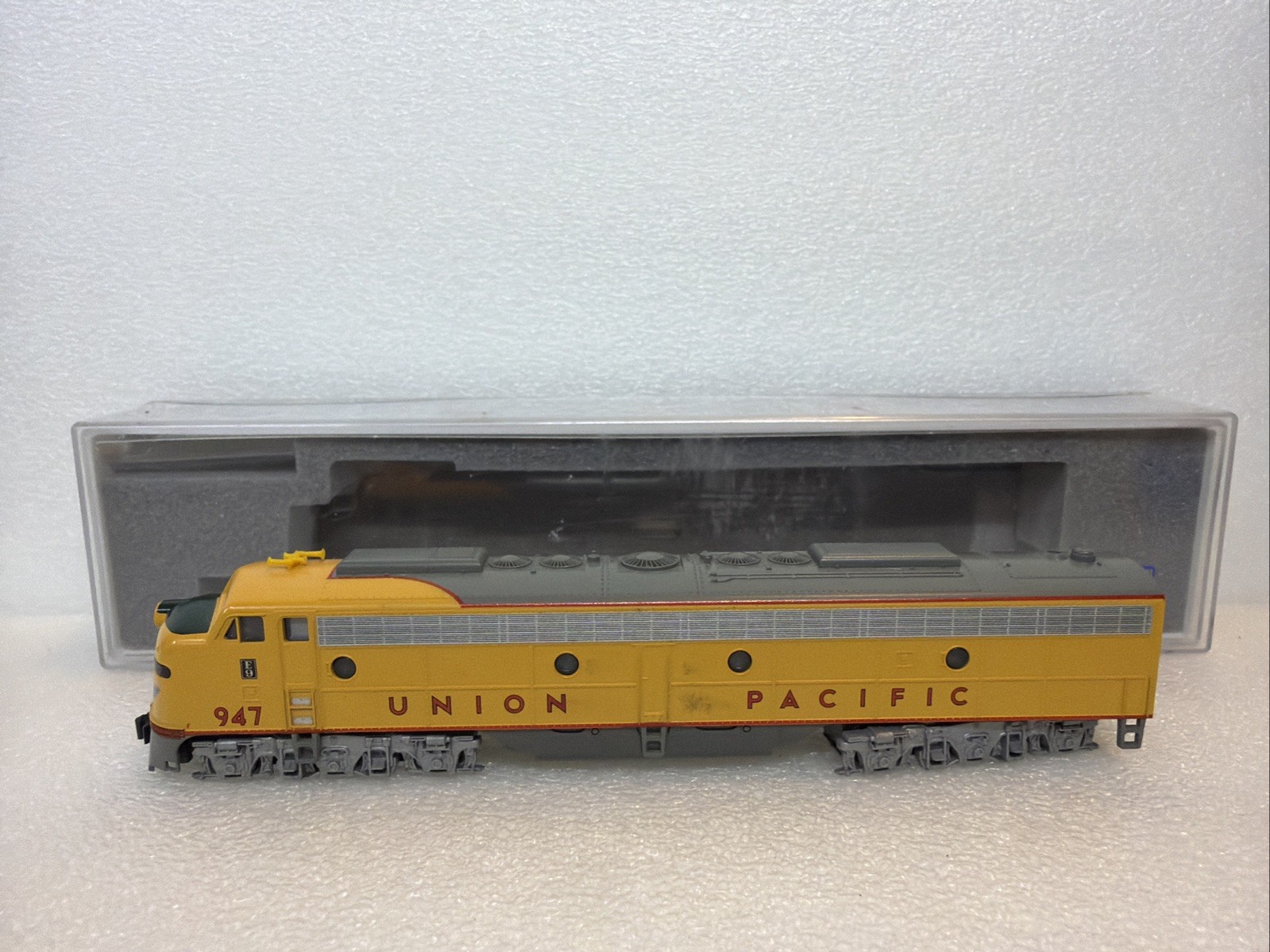 Kato N Scale EMD E9A Union Pacific 947 176-5323 Used Tested Runs Diesel Loco