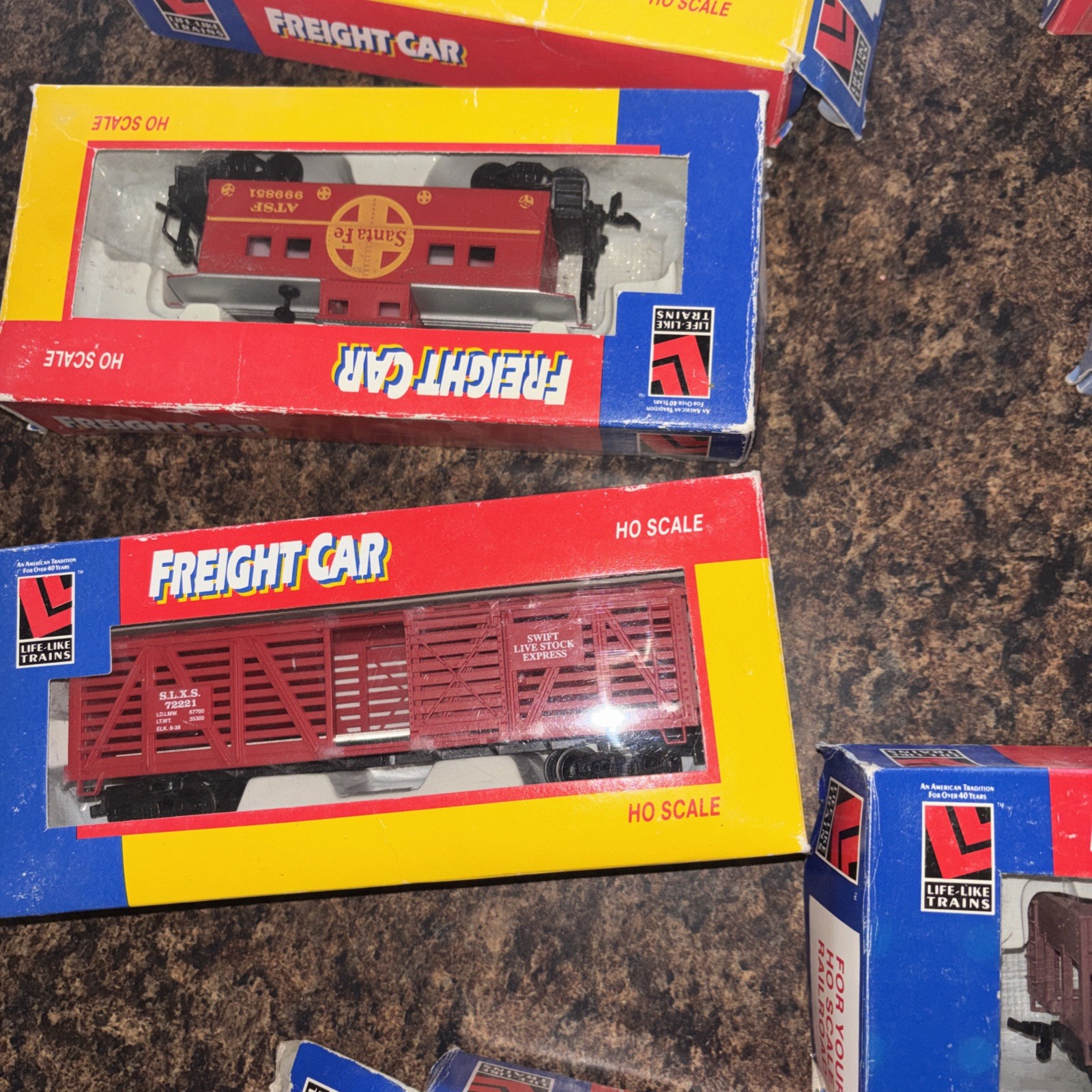 Life Like Trains HO Scale Electric Locomotive freight Car Caboose LOT￼