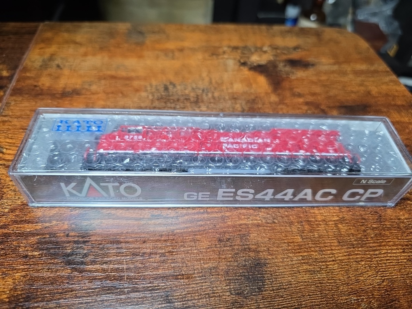 KATO Canadian Pacific – GE ES44AC CP #8706 CP #8759 – NEW