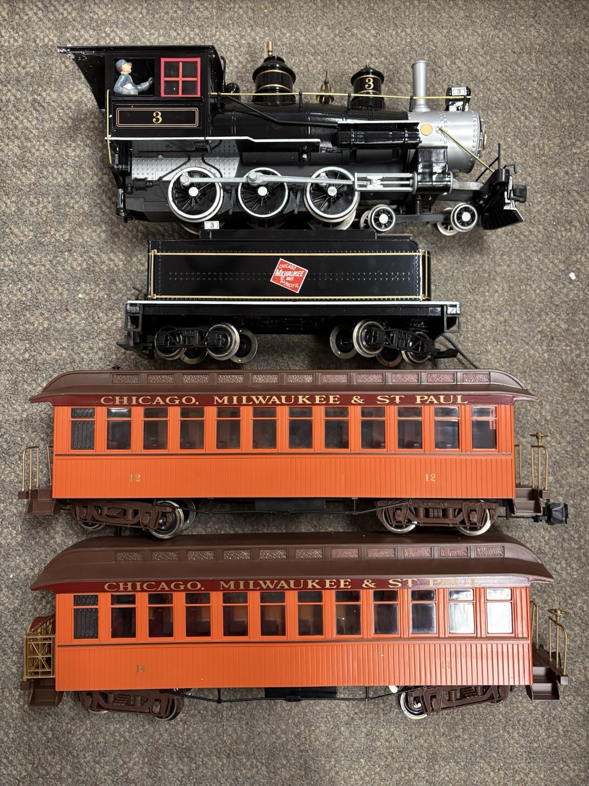 + Bachmann G Scale Golden Classic Chicago Milwaukee Locomotive Passenger Set