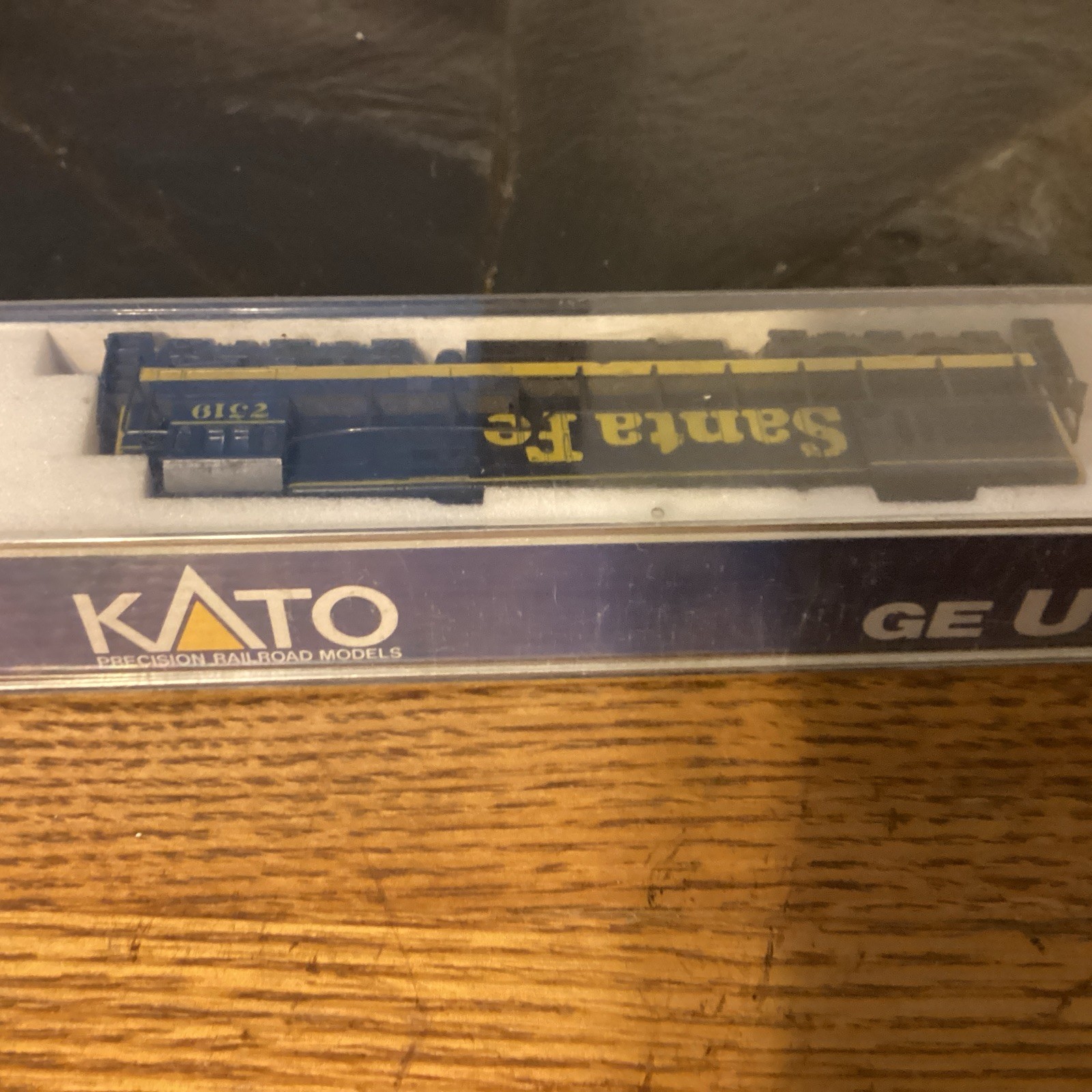 KATO 176-17E U30C AT&SF Pre-1972 Freight Engine N scale Train. Untested.