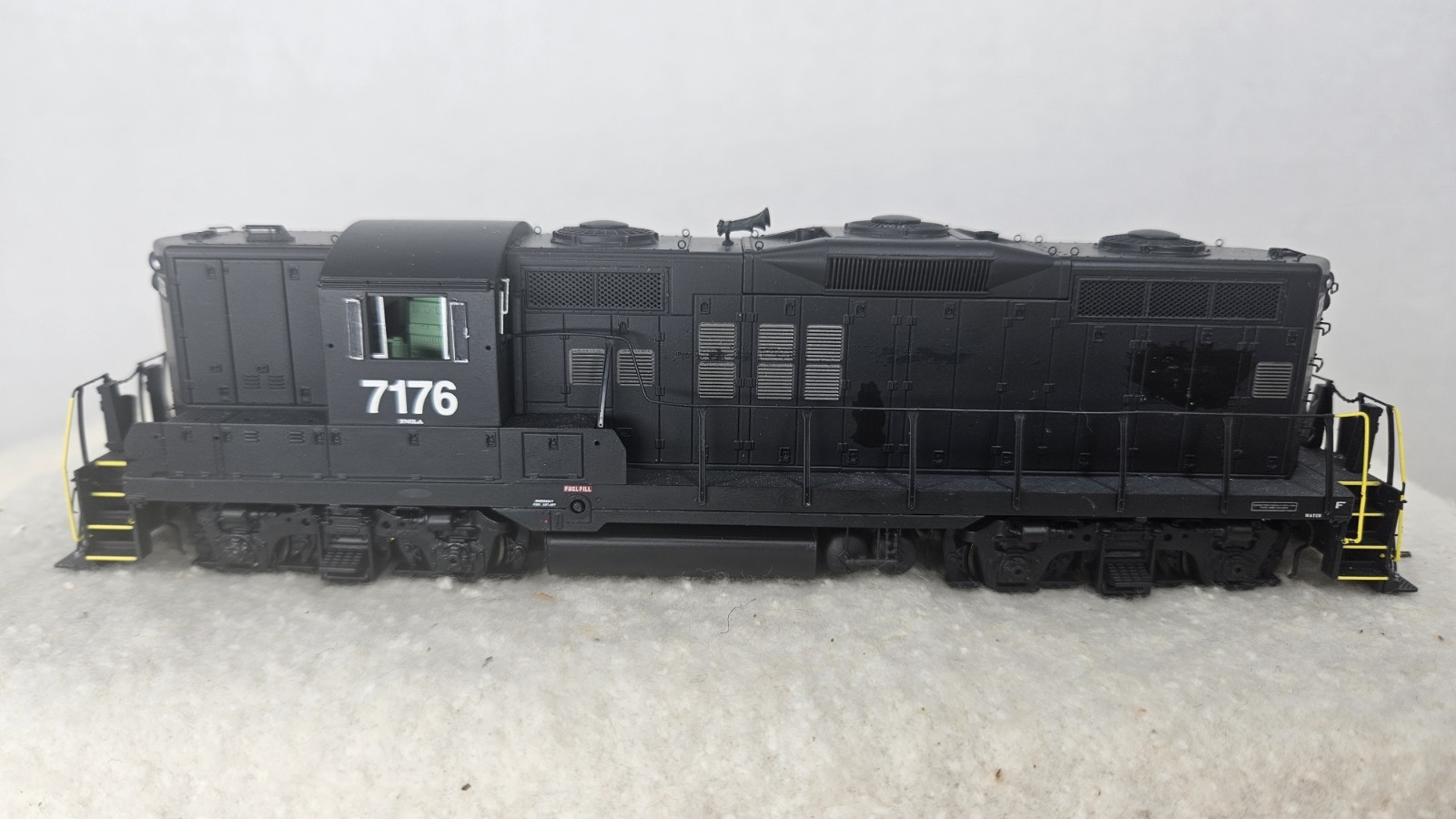 Athearn Genesis HO Scale Locomotive Train GP-9 #7176 DCC fitted – Please read