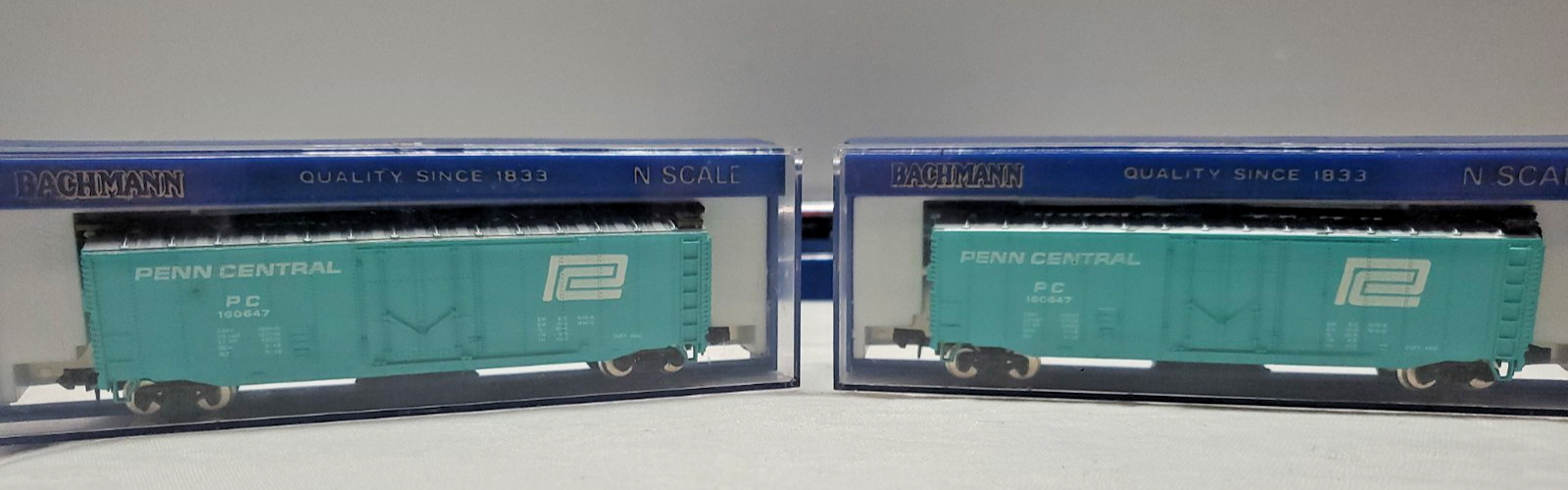 Bachmann N Scale Santa Fe 4-8-4 Steam Loco & Tender 3780, Diesel 353, & 13 Cars