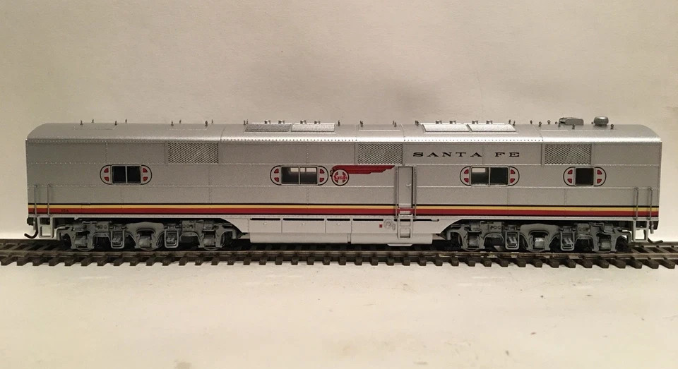 SANTA FE ” WARBONNET ” EMD E6 A unit #15 DCC SOUND / B DUMMY HO Scale NEW SEALED