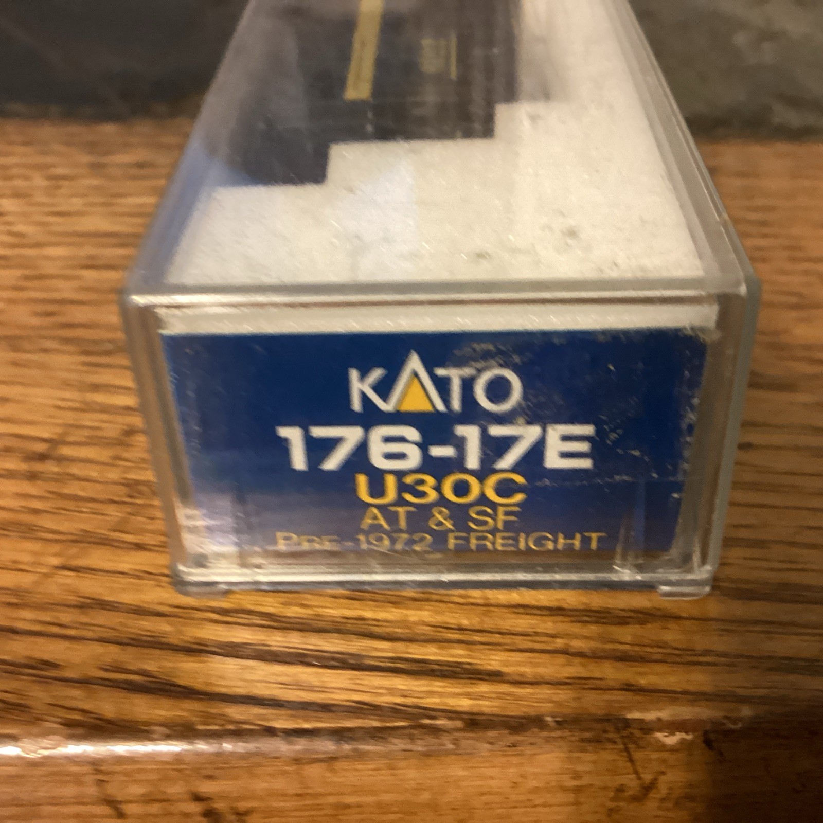 KATO 176-17E U30C AT&SF Pre-1972 Freight Engine N scale Train. Untested.