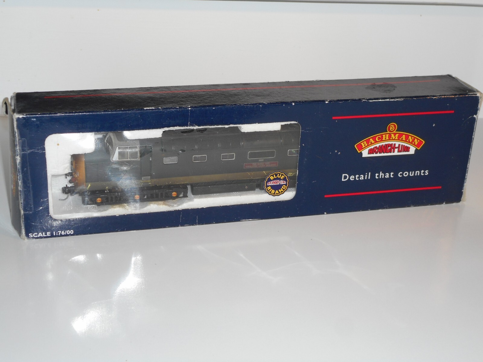Bachmann 32-525A DCC Class 55 Deltic Co-Co Diesel The Kings Own Yorkshire. OO.