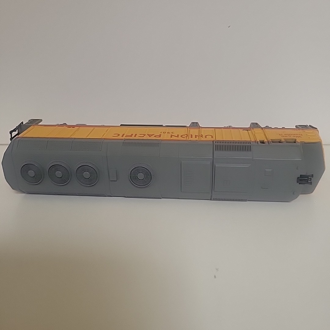 UNTESTED HO Scale Union Pacific 3901 yellow gray 1:87 scale Locomotive “AS IS”