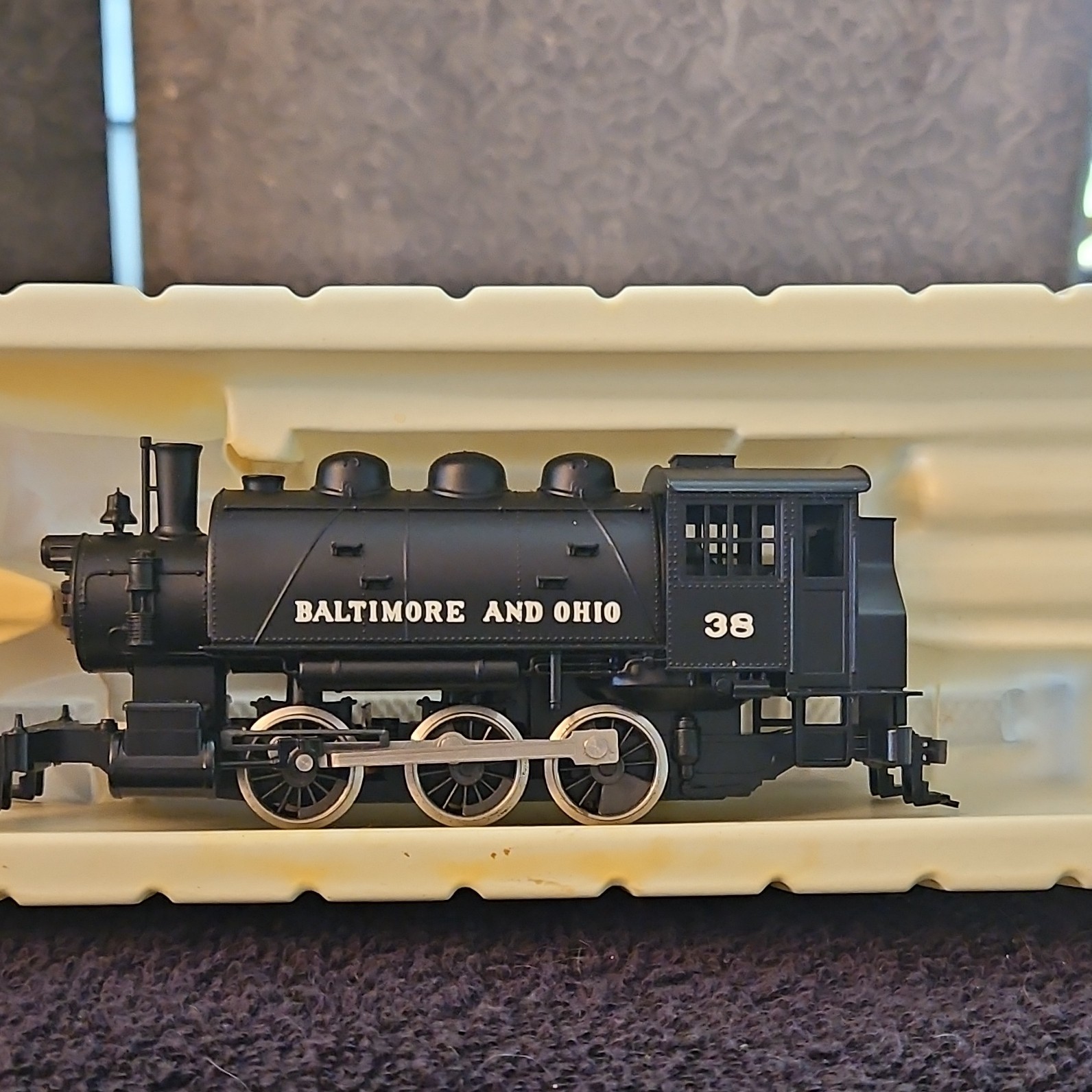 AHM HO 0-6-0 Switcher Steam Locomotive B&O #38 DC Analog 1495