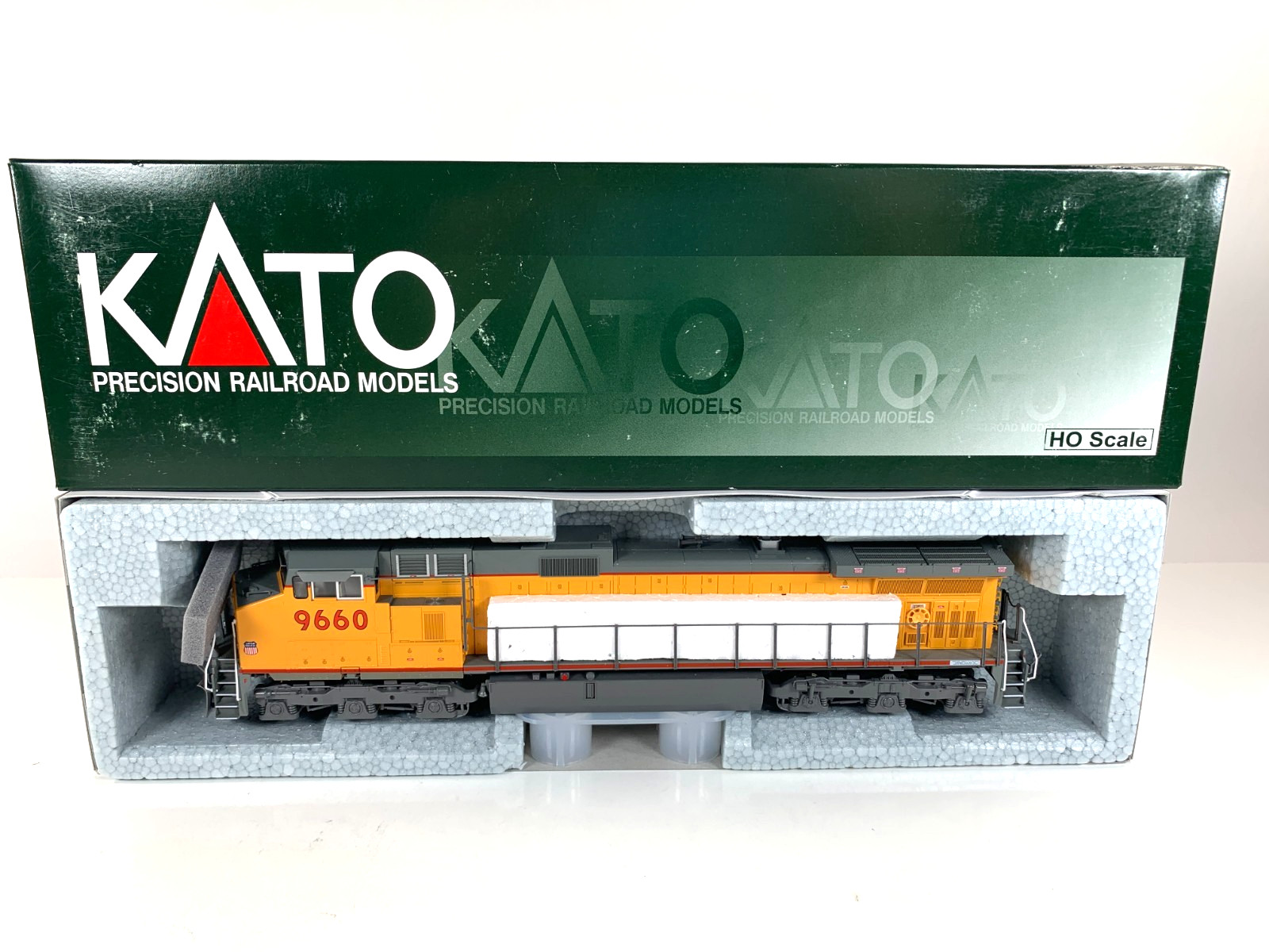 HO Kato 37-6633 Union Pacific #9660 GE C44-9W Diesel – DC only