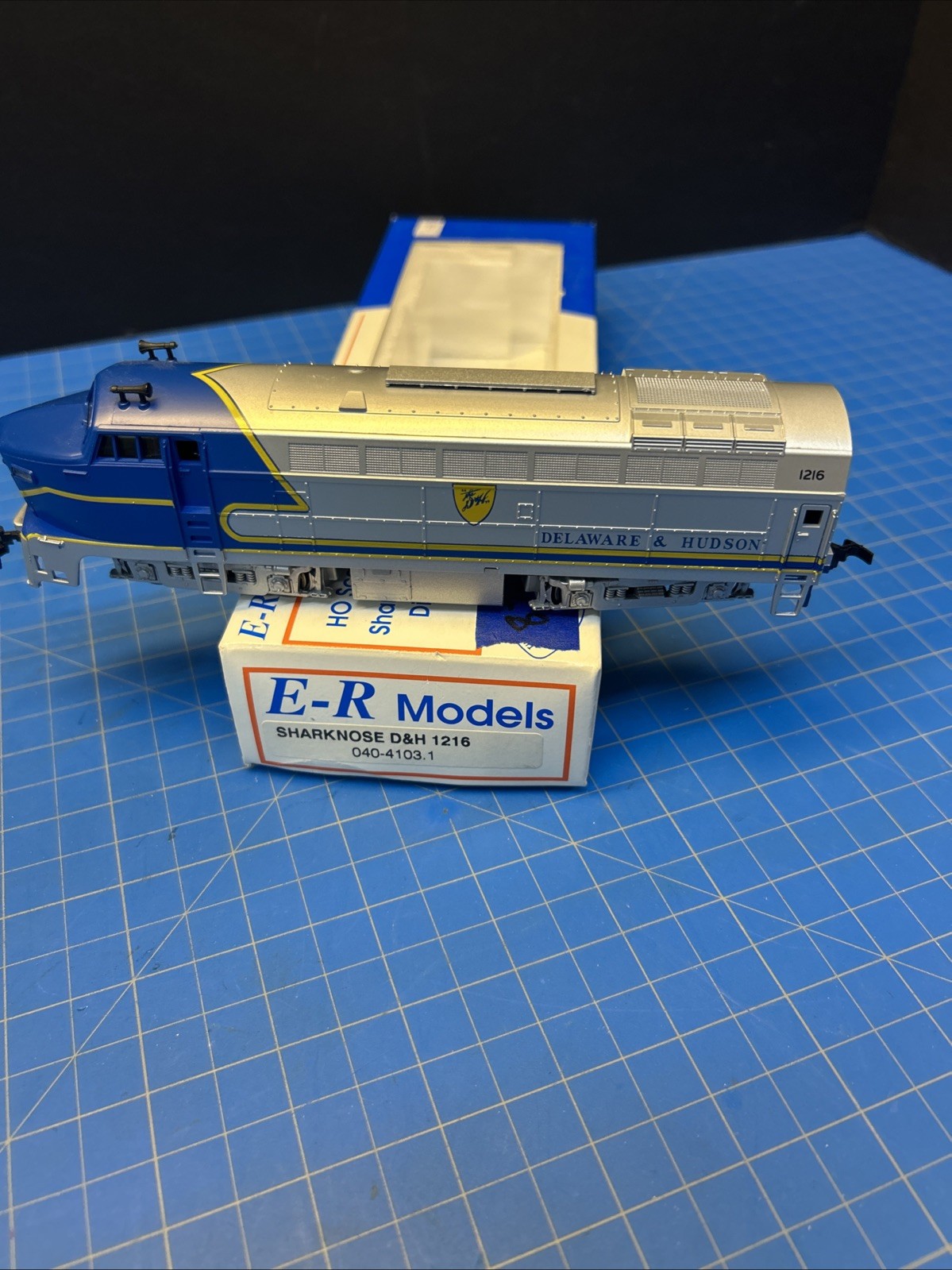 E-R Models HO D&H Sharknose Diesel Locomotive #1216 Runs Great