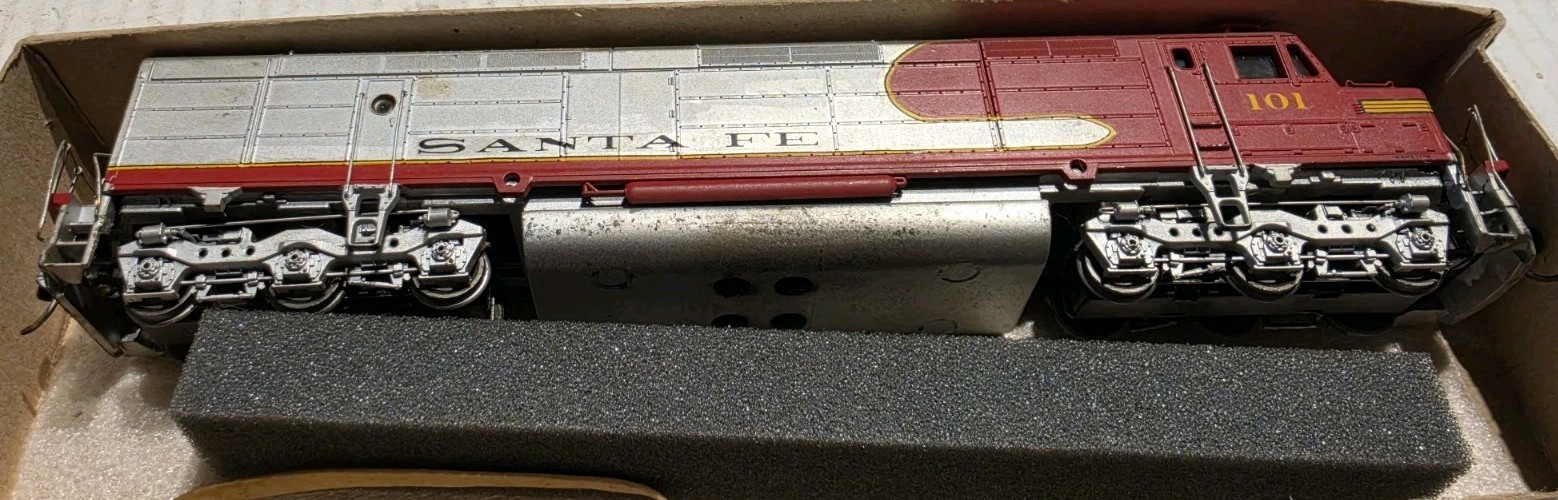 Athearn HO Scale Diesel Engine Santa Fe #101