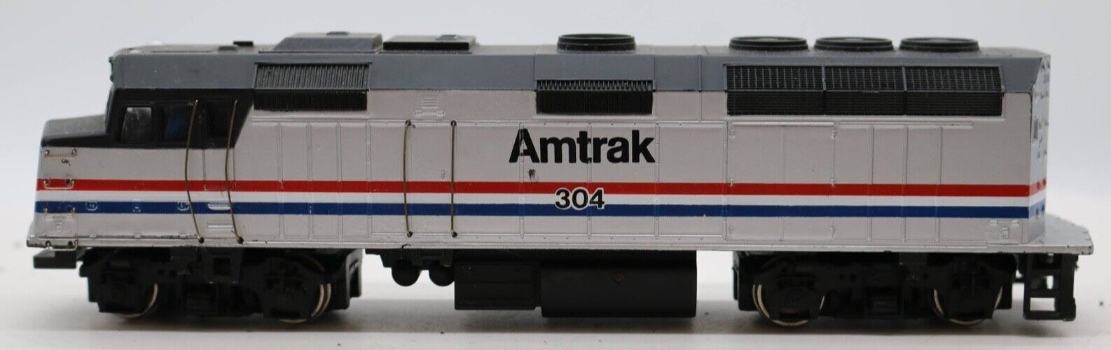 Bachmann Spectrum HO Scale DC Locomotive, Amtrak F40PH Diesel Phase III #304