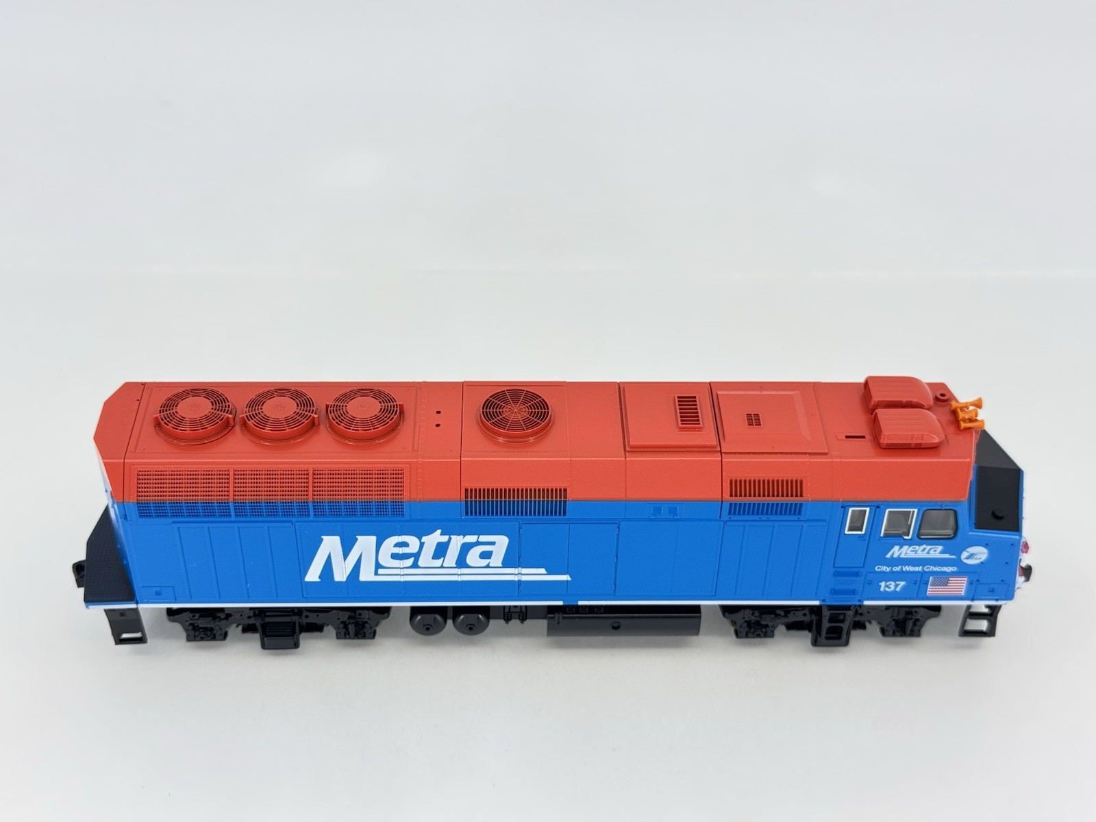 HO Kato 37-6571 Chicago Metra City of West Chicago EMD F40PH Locomotive #137