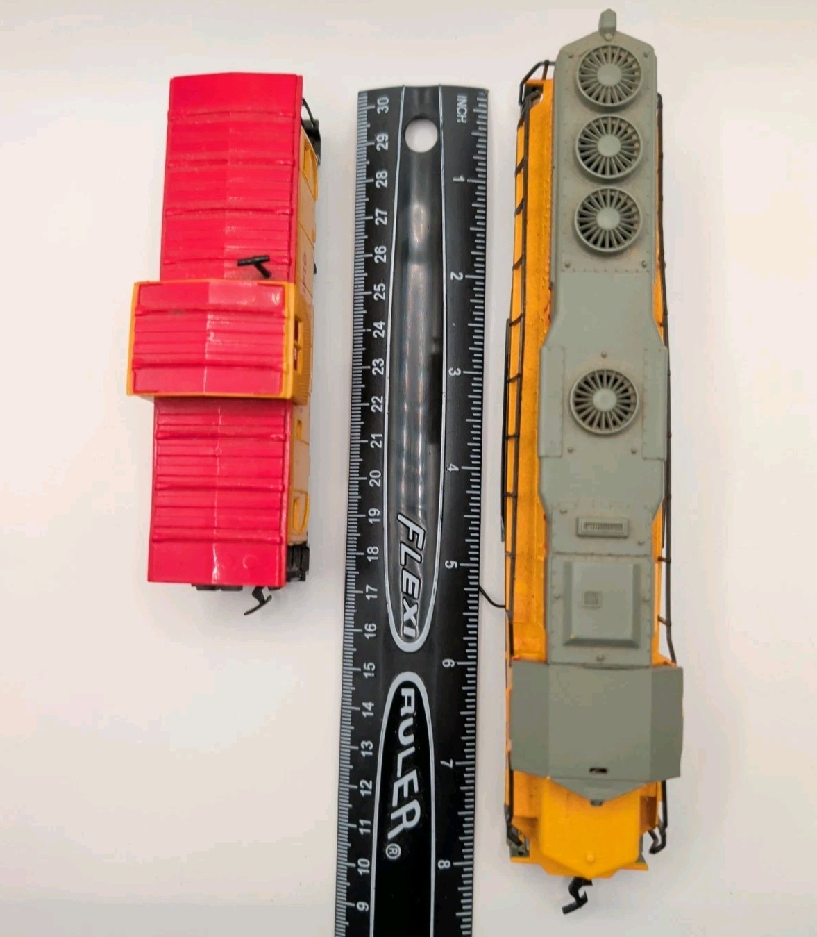 Bachmann Union Pacific Locomotive Train Engine 866 and Caboose HO Scale Model RR