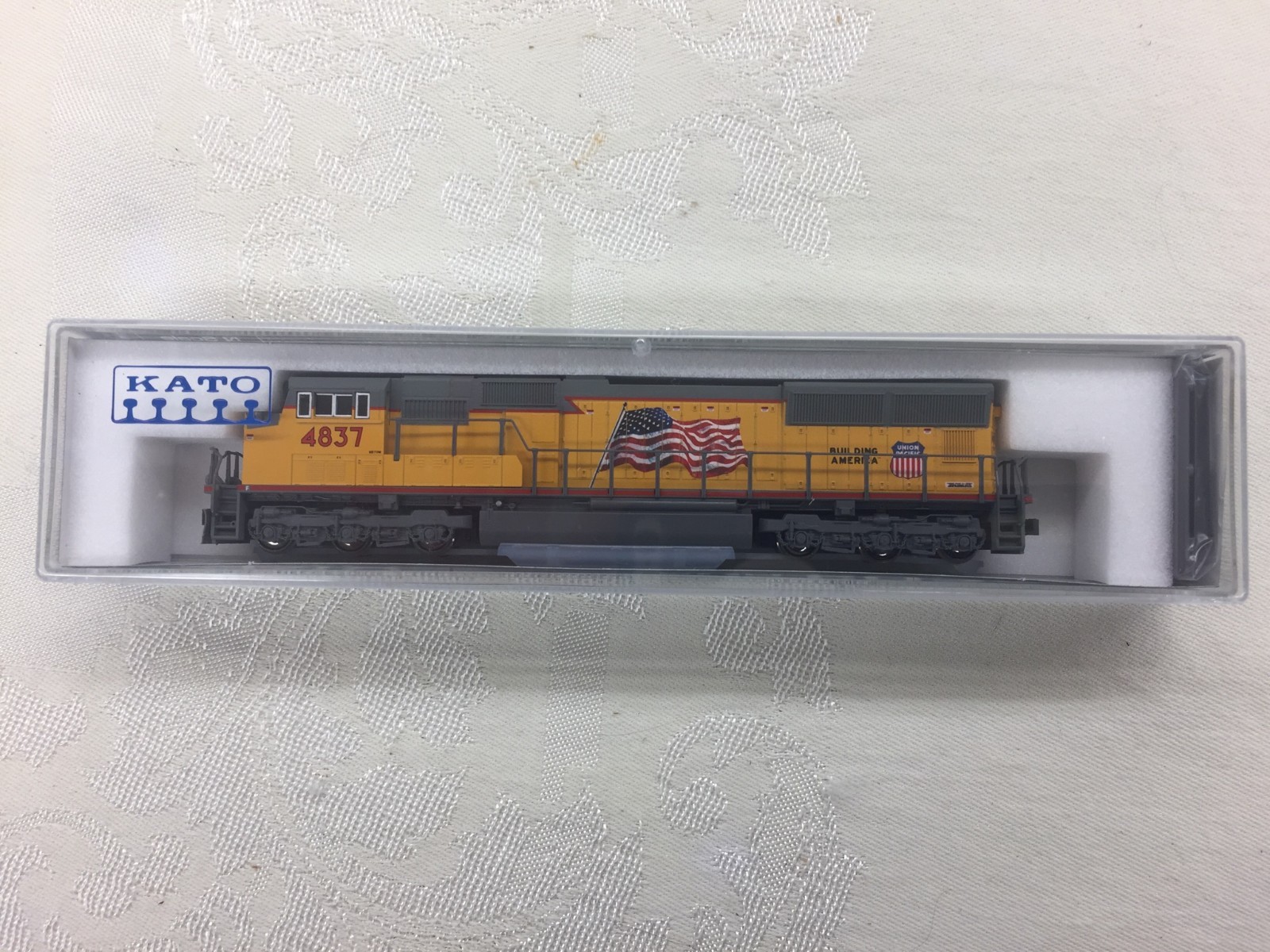 KATO Union Pacific – EMD SD70M Rd #4837 – *MINT* – OOP