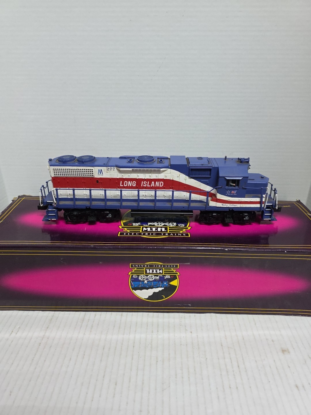 MTH Premier 20-2226-1 Long Island RR #269 GP38-2 Diesel Engine Not Tested (A5)