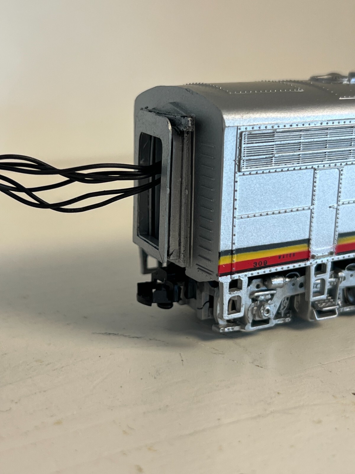 HO Scale Bachmann Santa Fe Train #390 wired w/ car (NOT SURE OF FUNCTIONALITY)
